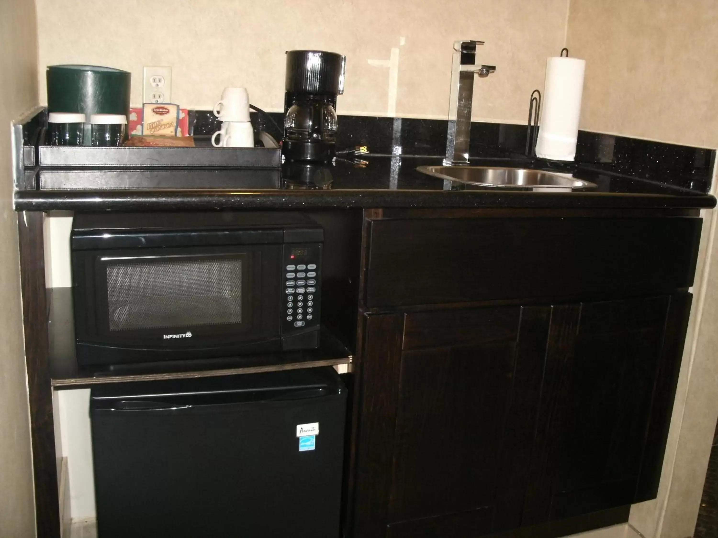 Coffee/tea facilities, Kitchen/Kitchenette in Rosedale Inn