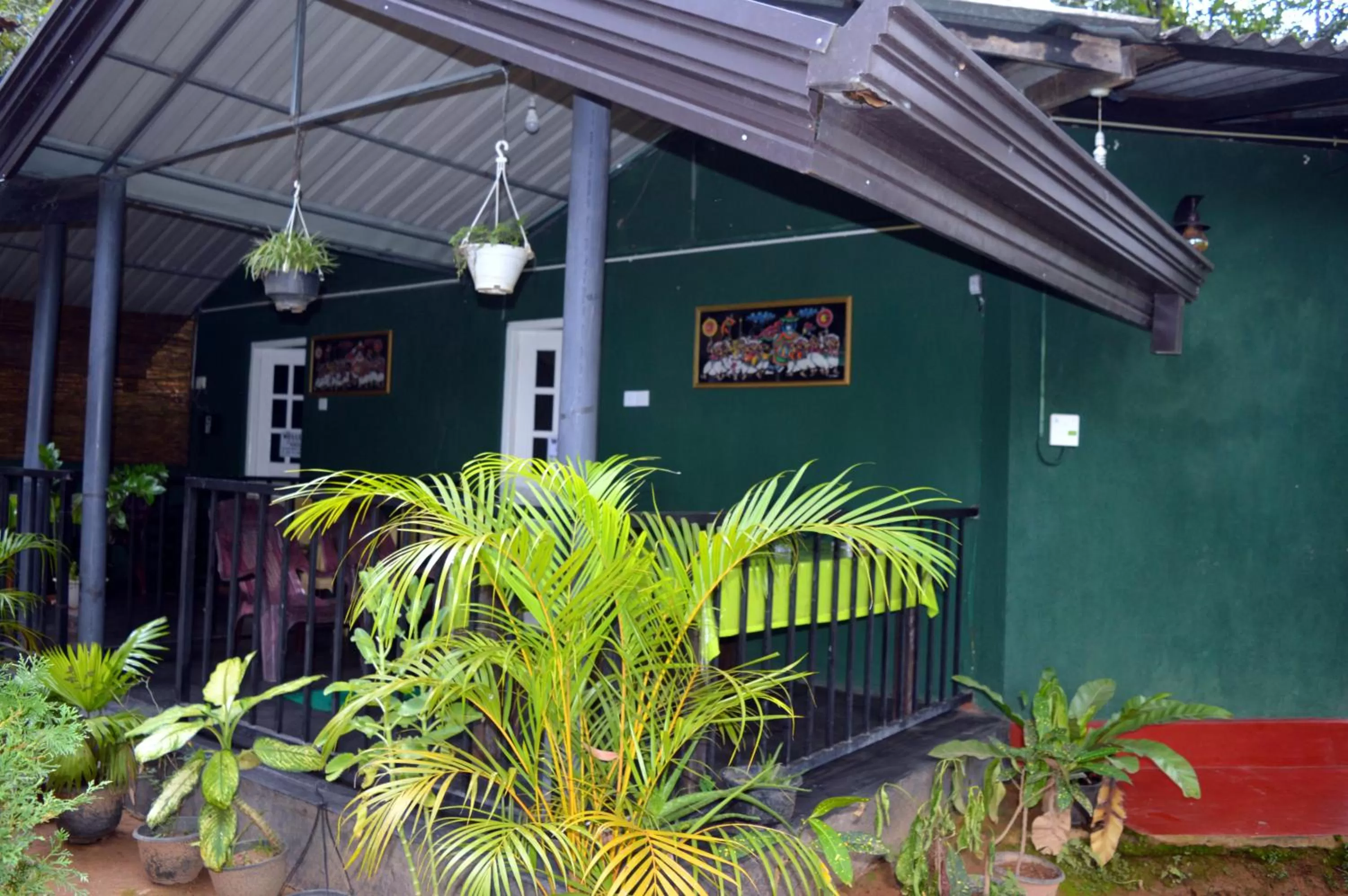 Facade/entrance in Green Lantern