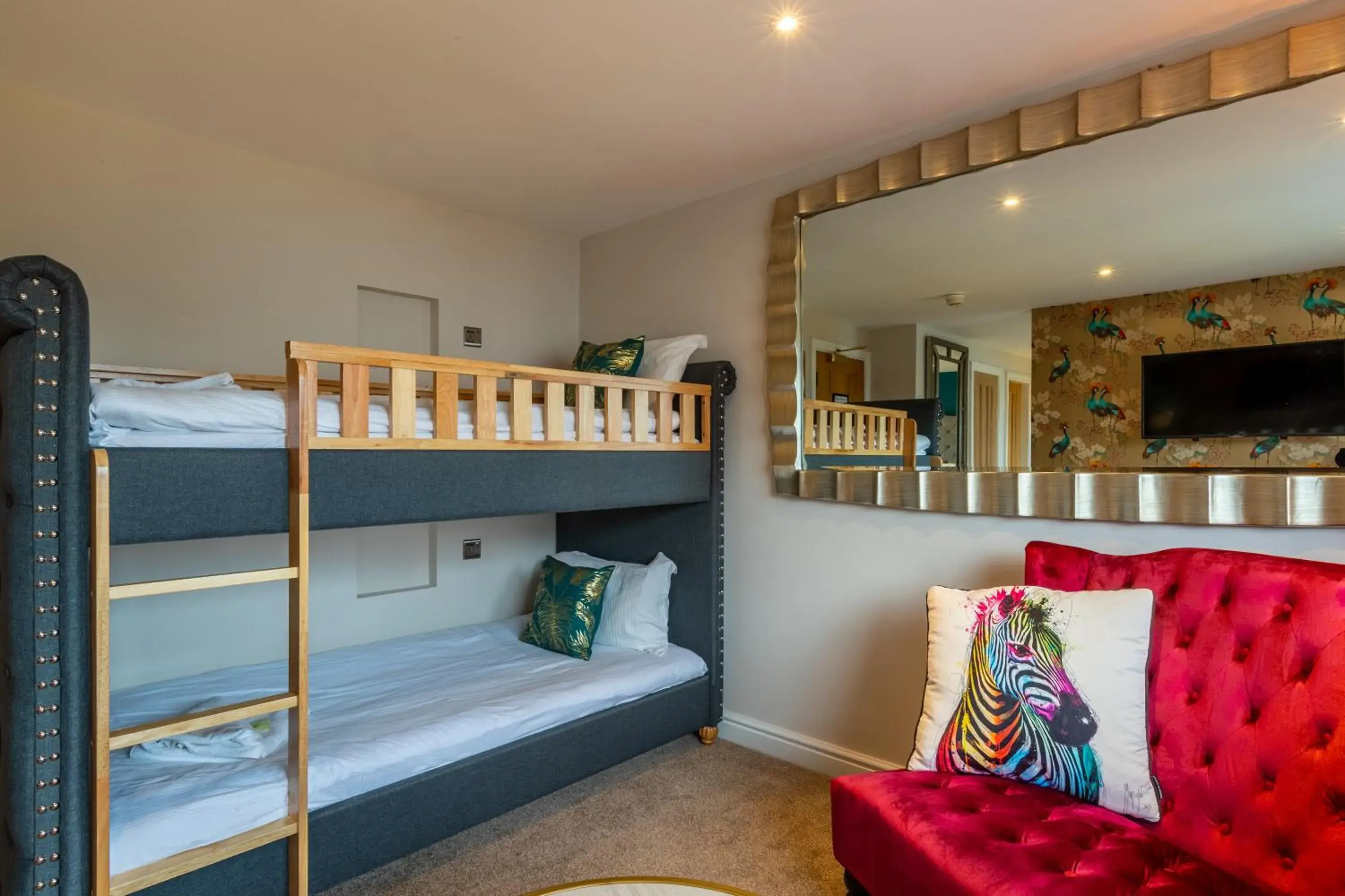 Bunk Bed in Holly Lodge Guest House with FREE off site health club