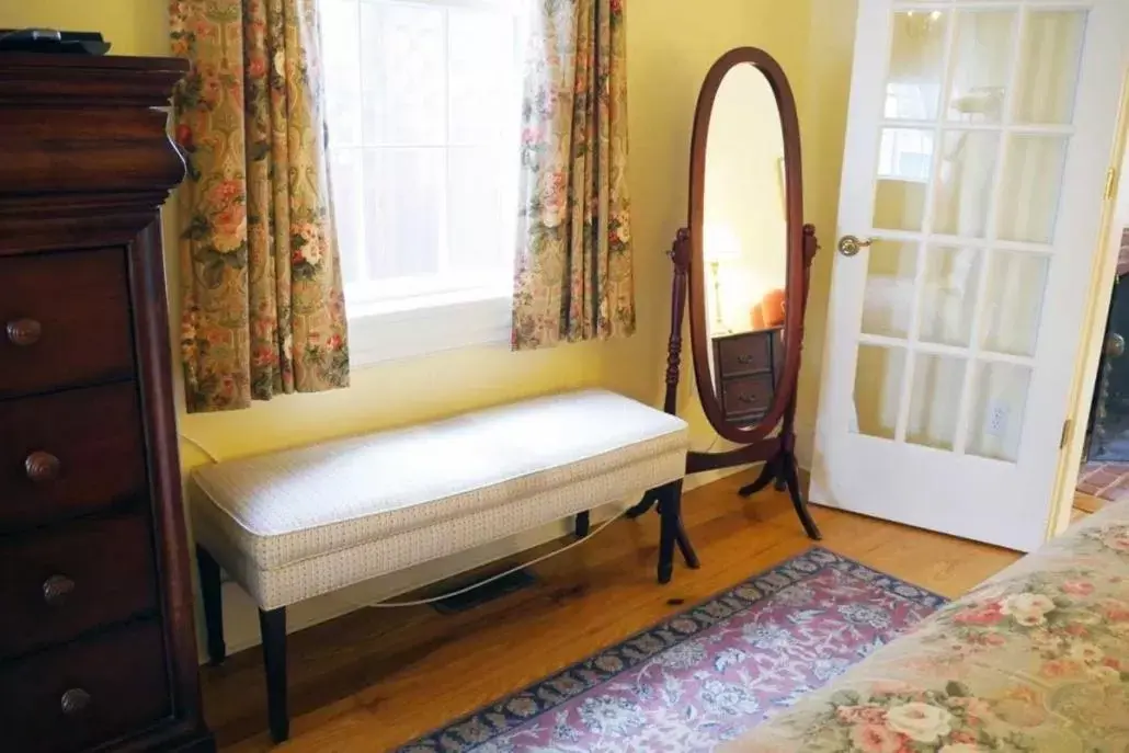 Decorative detail, Bed in Compass Rose Inn