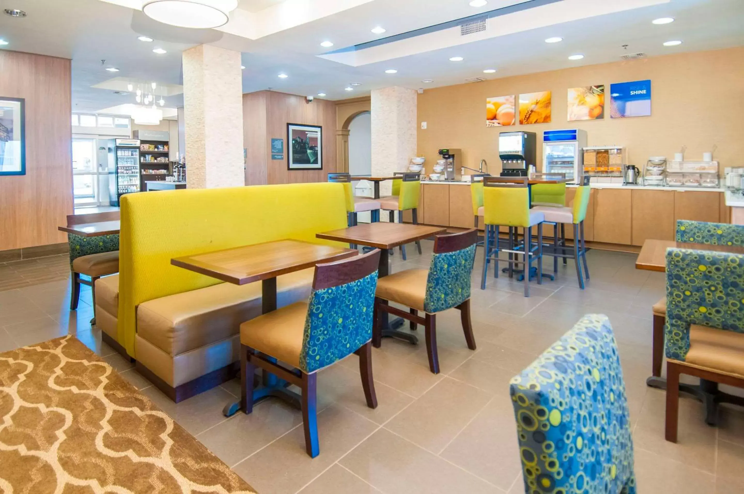 Breakfast, Restaurant/Places to Eat in Comfort Suites New Orleans East
