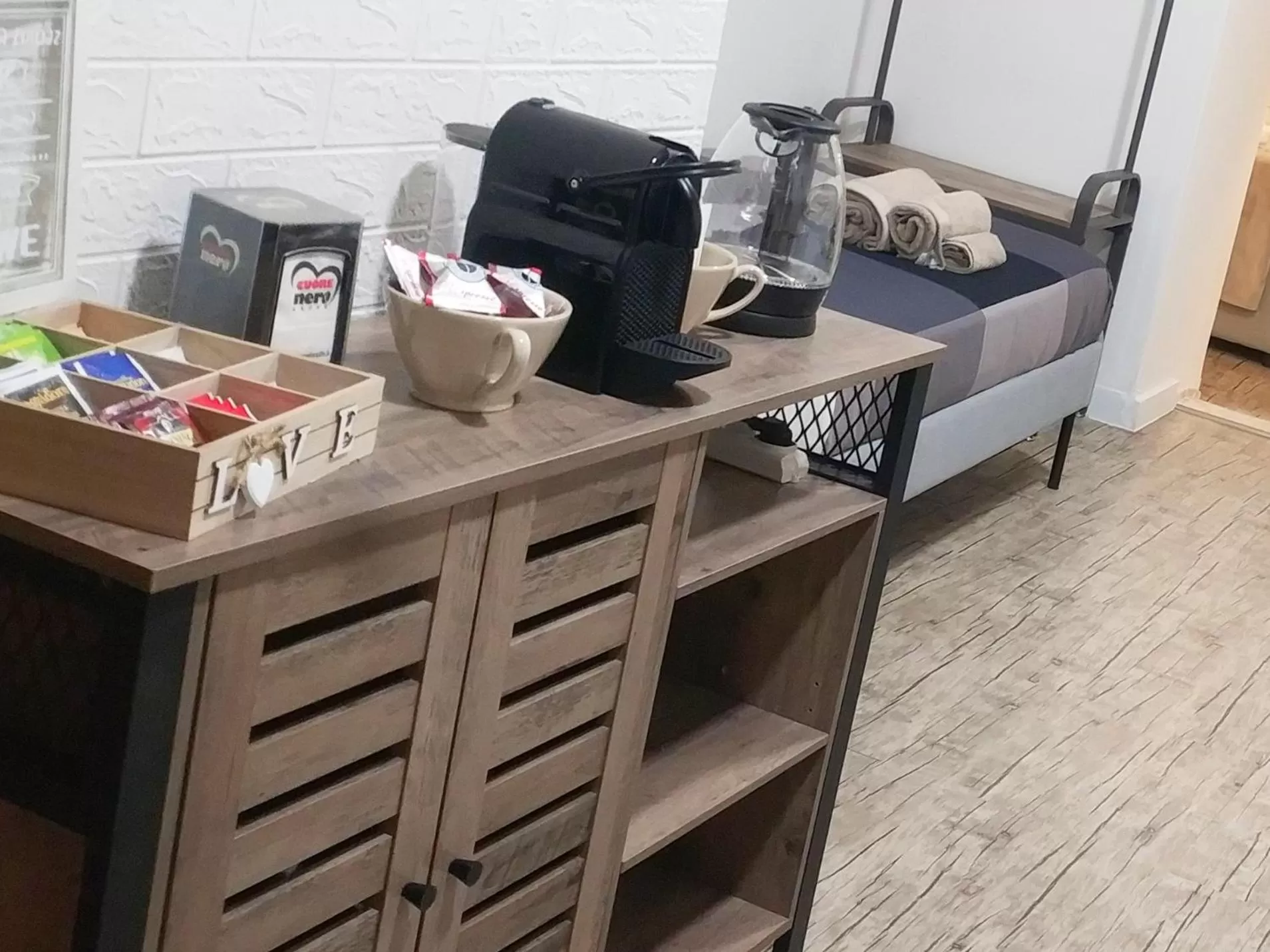 Coffee/tea facilities in Bed Napoli