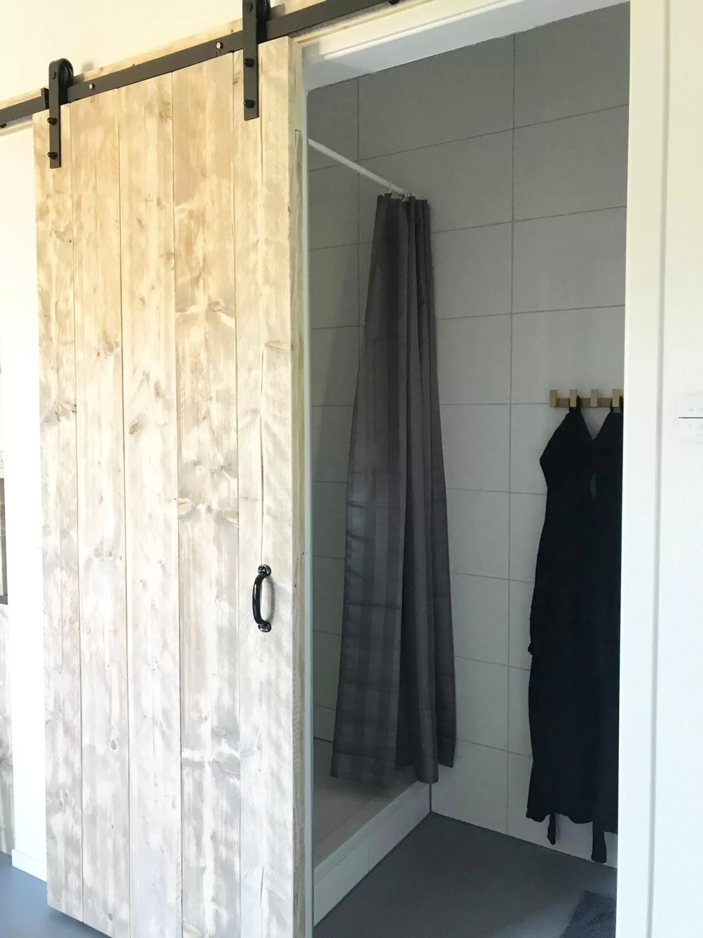Shower, Bathroom in B&B De Achterdiek