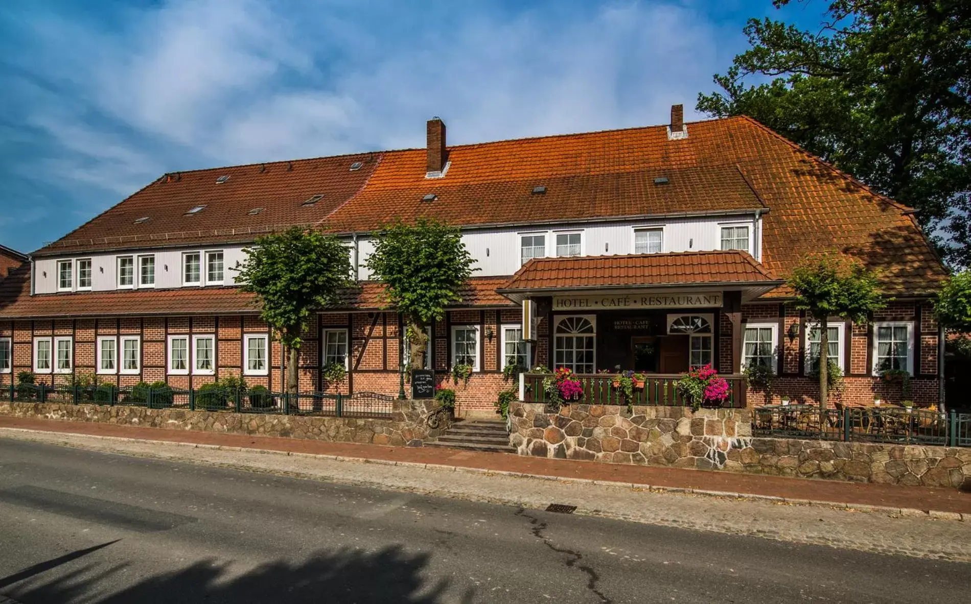 Facade/entrance, Property Building in Hotel Acht Linden