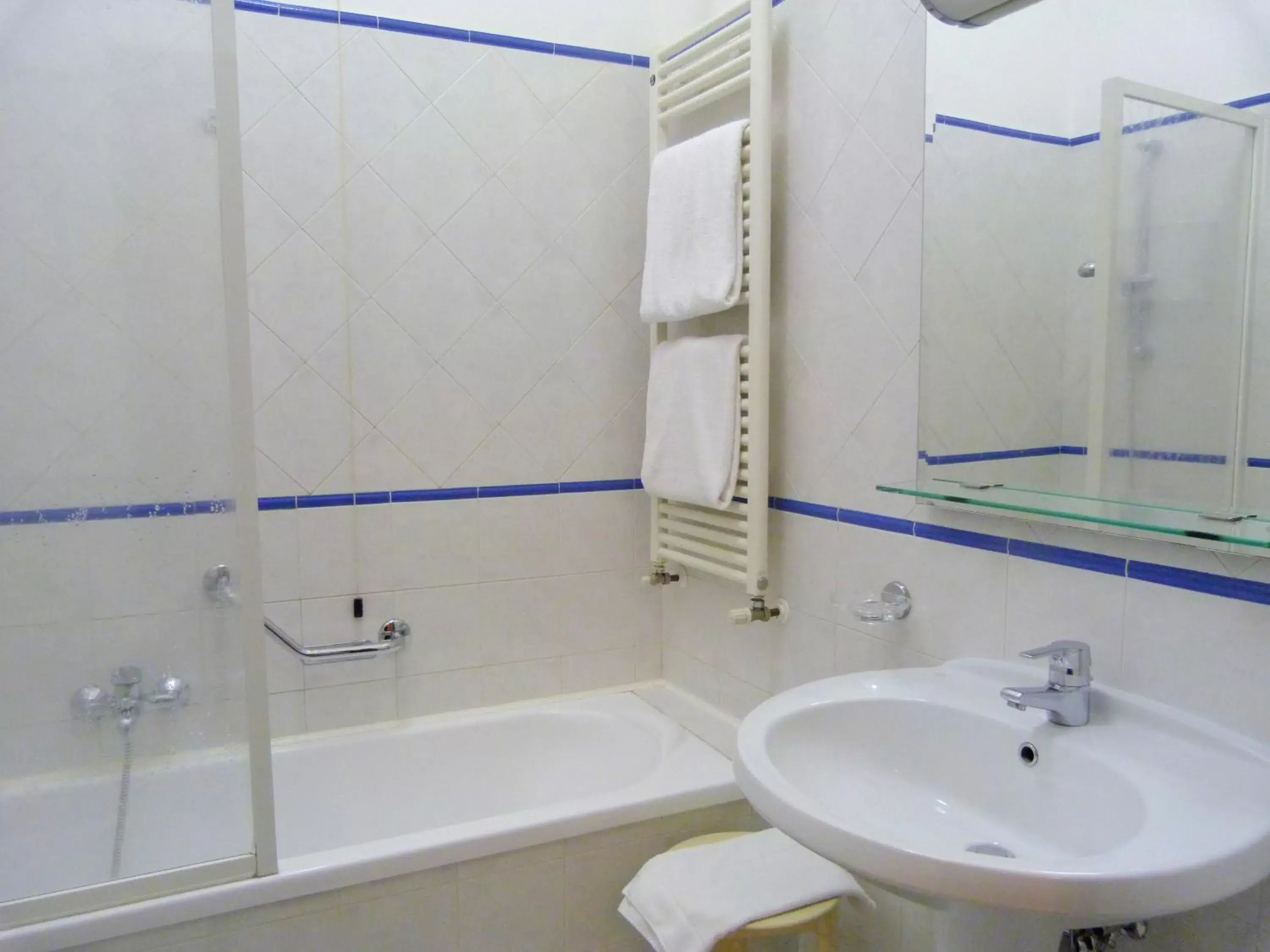 Bathroom in Hotel Centrale Byron