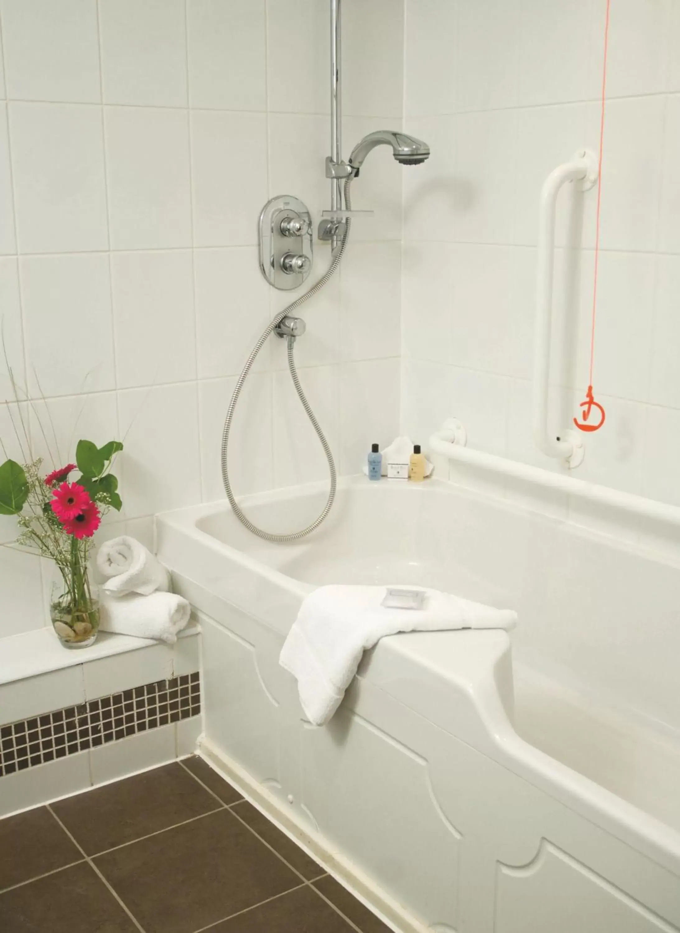 Bathroom in Macdonald Hill Valley Hotel Golf & Spa