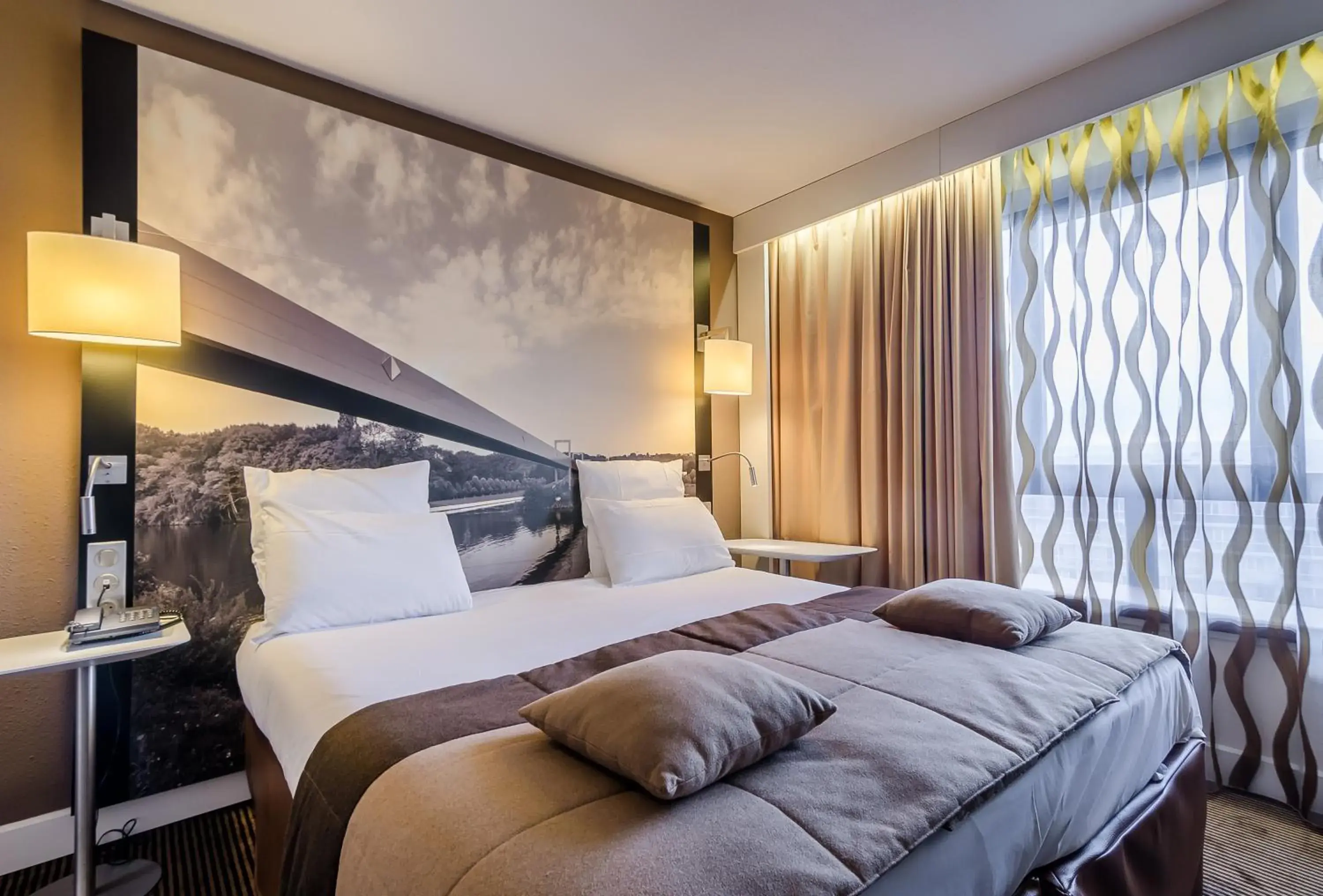 Bedroom, Bed in Mercure Cergy Pontoise Centre
