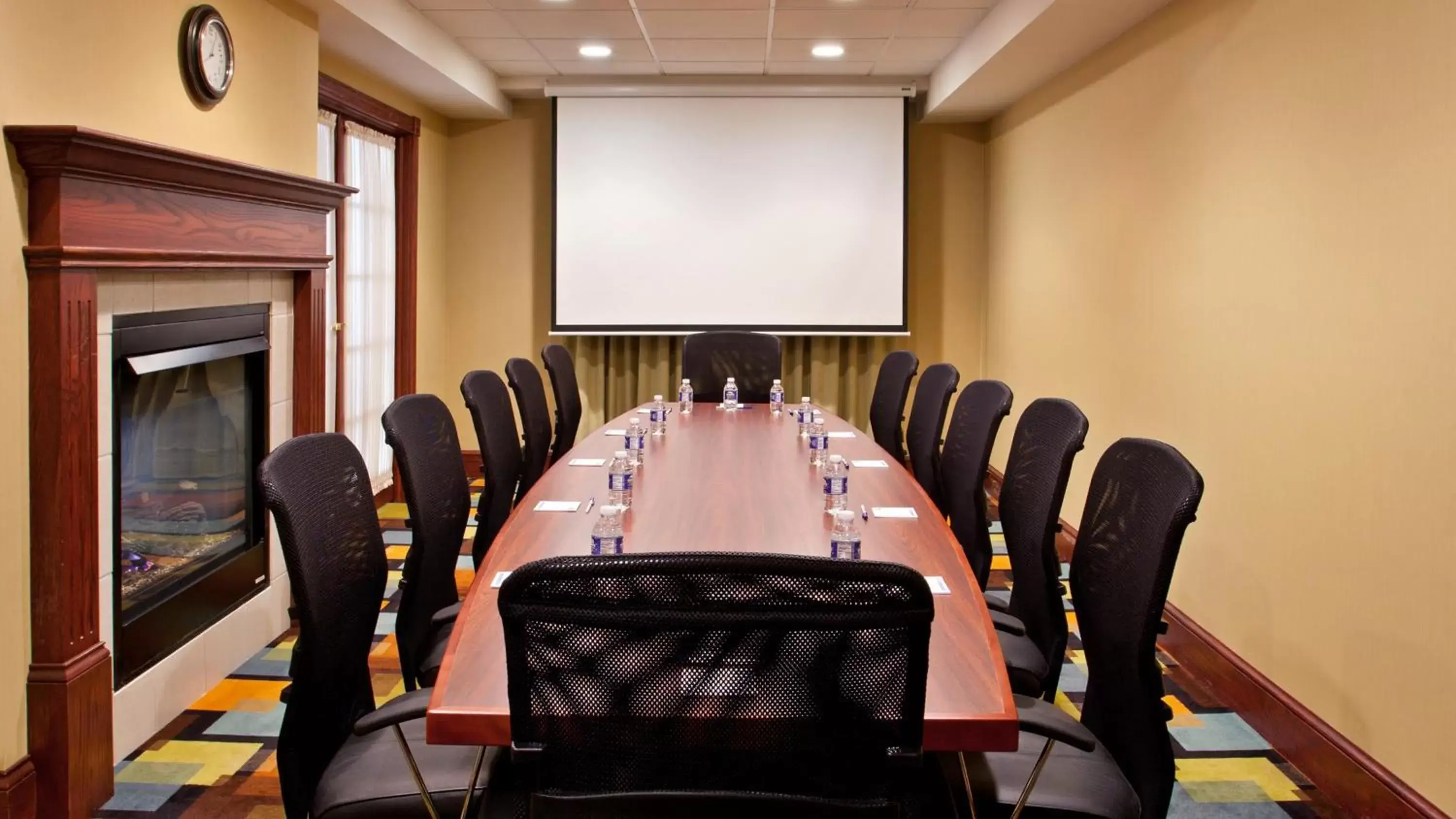 Meeting/conference room in Holiday Inn Express & Suites Wadsworth, an IHG Hotel