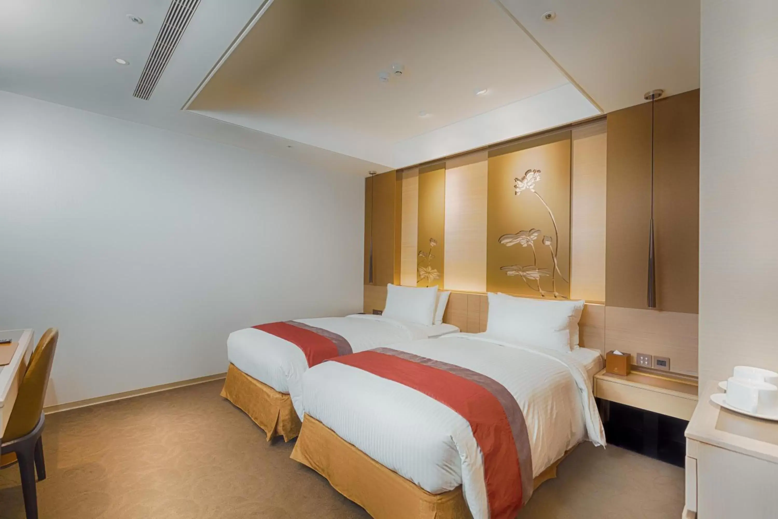 Classic Twin Room - No Window in Green World Grand NanJing