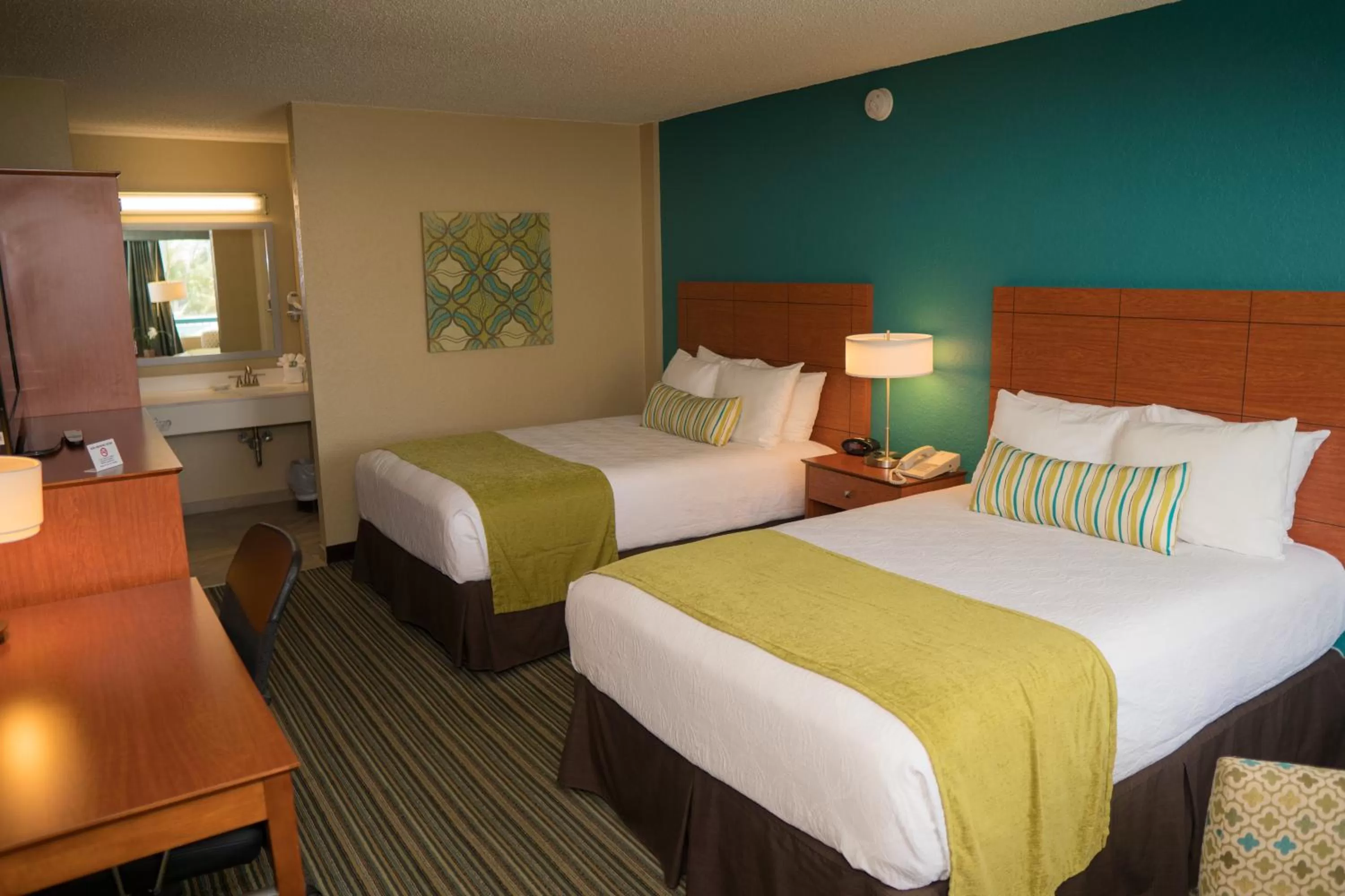 Photo of the whole room, Bed in Best Western On The Bay Inn & Marina
