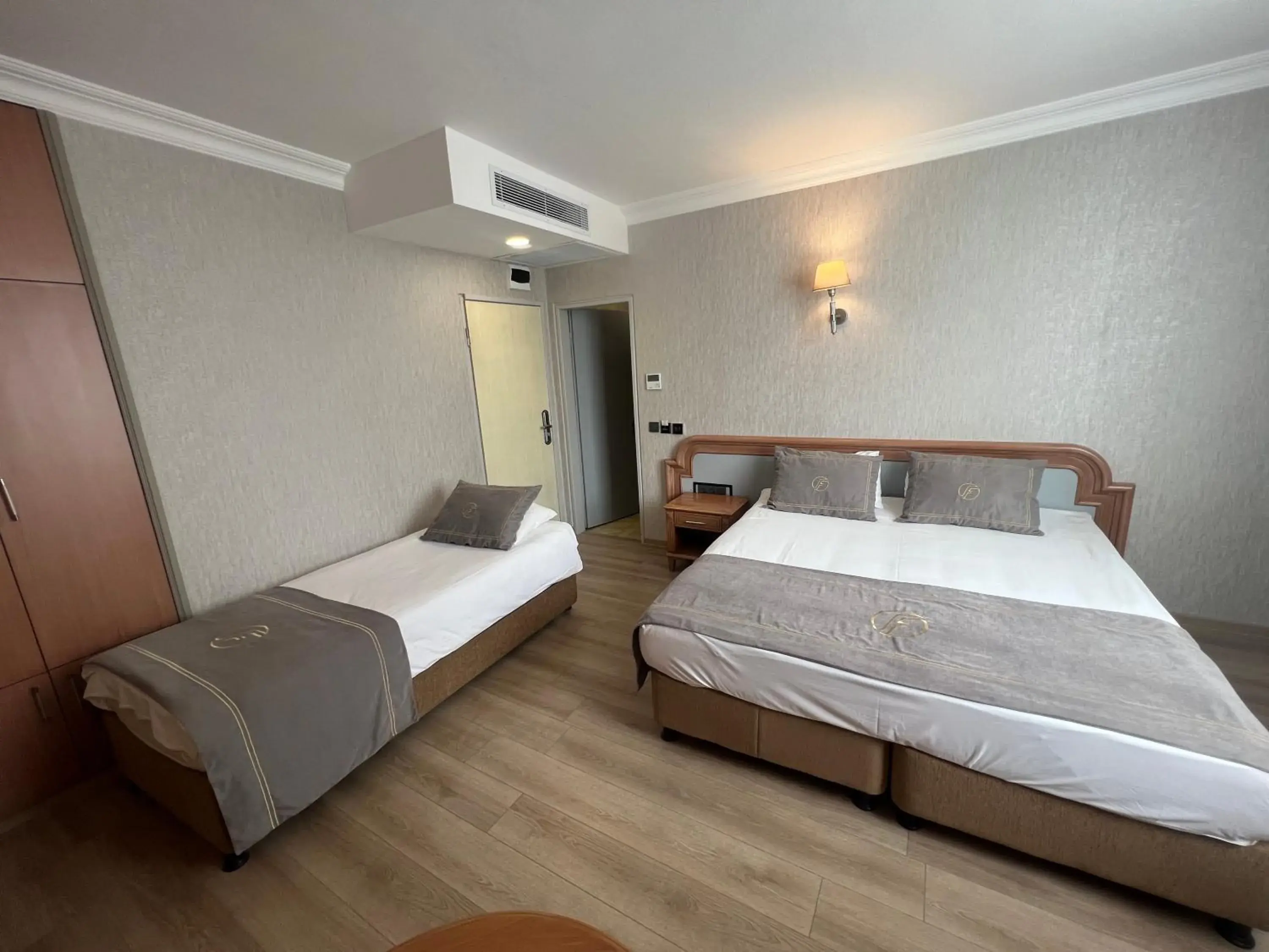 Photo of the whole room, Bed in Fuar Hotel