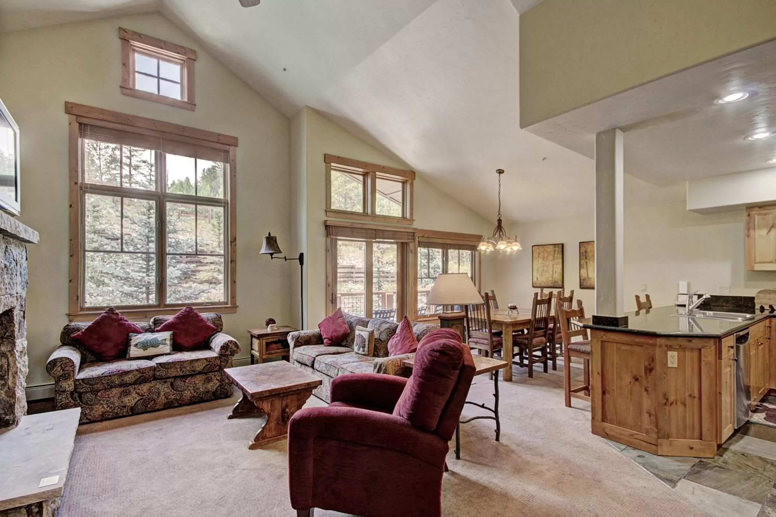 Kitchen or kitchenette in Mountain Thunder Lodge