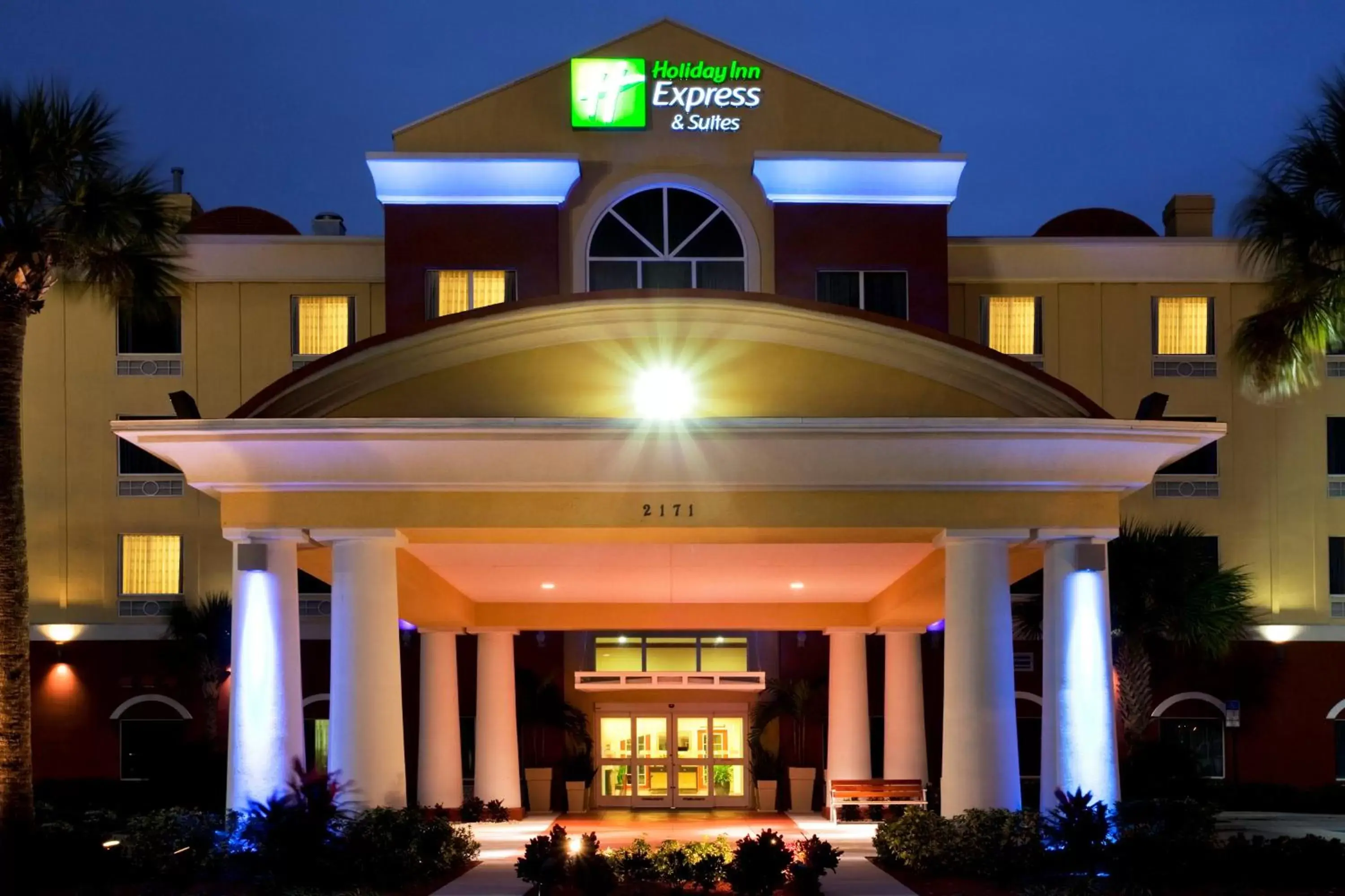 Property Building in Holiday Inn Express St. Petersburg North / I-275, an IHG Hotel