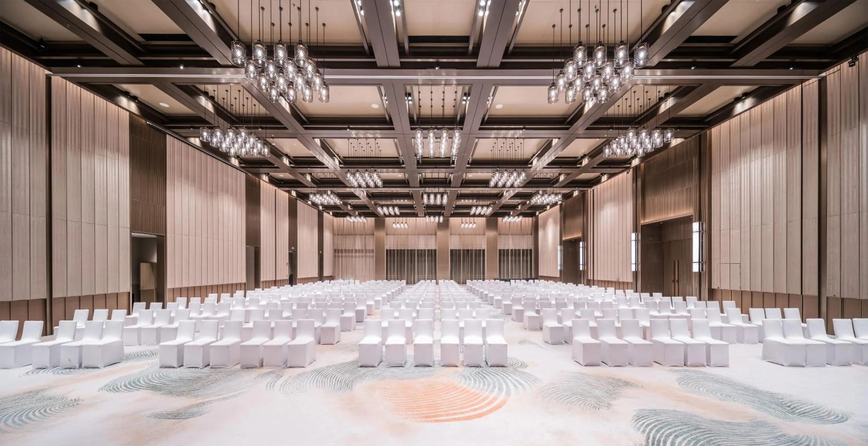 Banquet/Function facilities in HUALUXE Xi'an Chanba by IHG-西安浐灞华邑酒店-Near Xi'an International Convention Exhibition Center and Shopping mall and The Romantic show of Xi'an-Free Luggage Storage-English Service