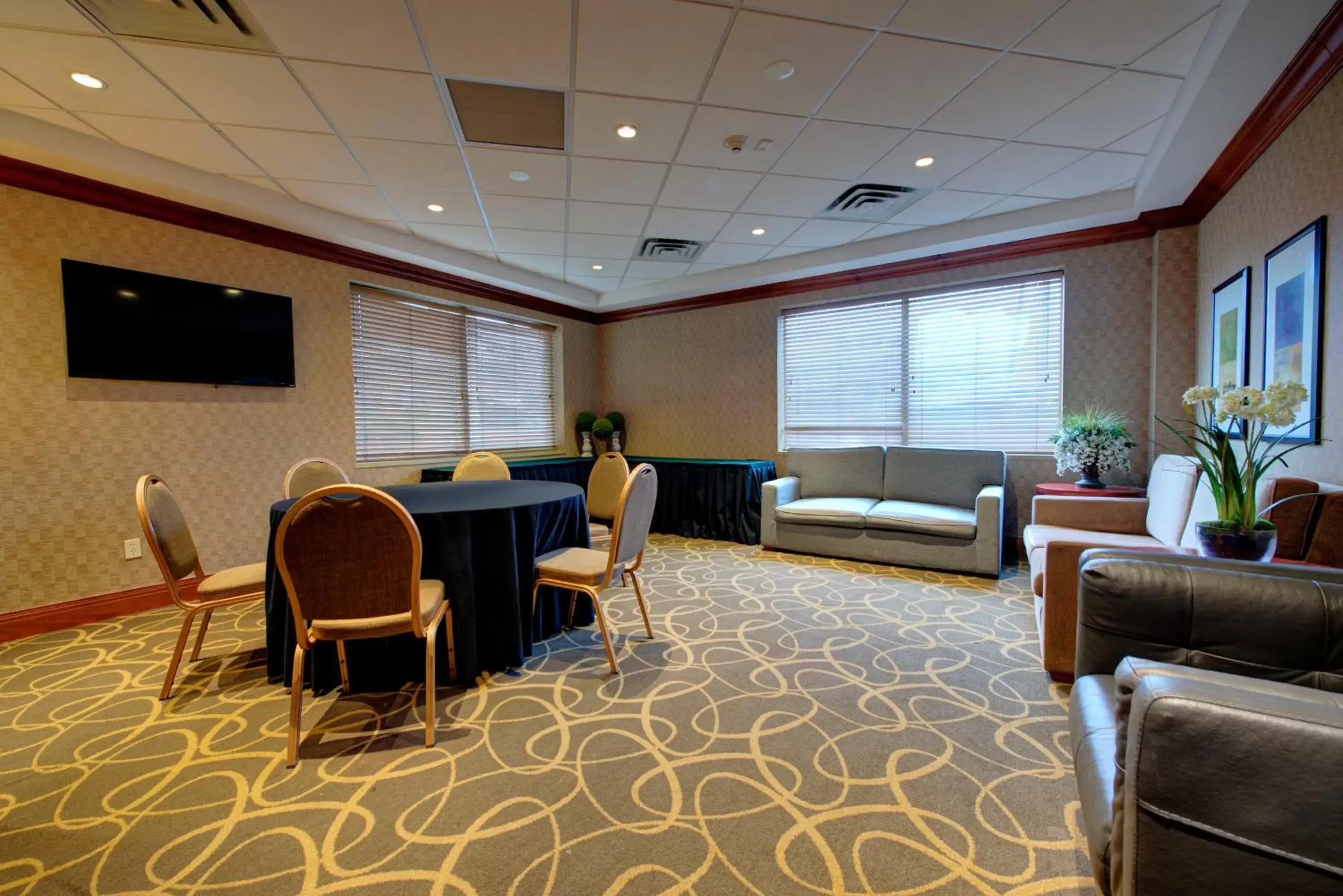 Meeting/conference room in Holiday Inn Plainview-Long Island by IHG Meeting/conference room in Holiday Inn Plainview-Long Island by IHG