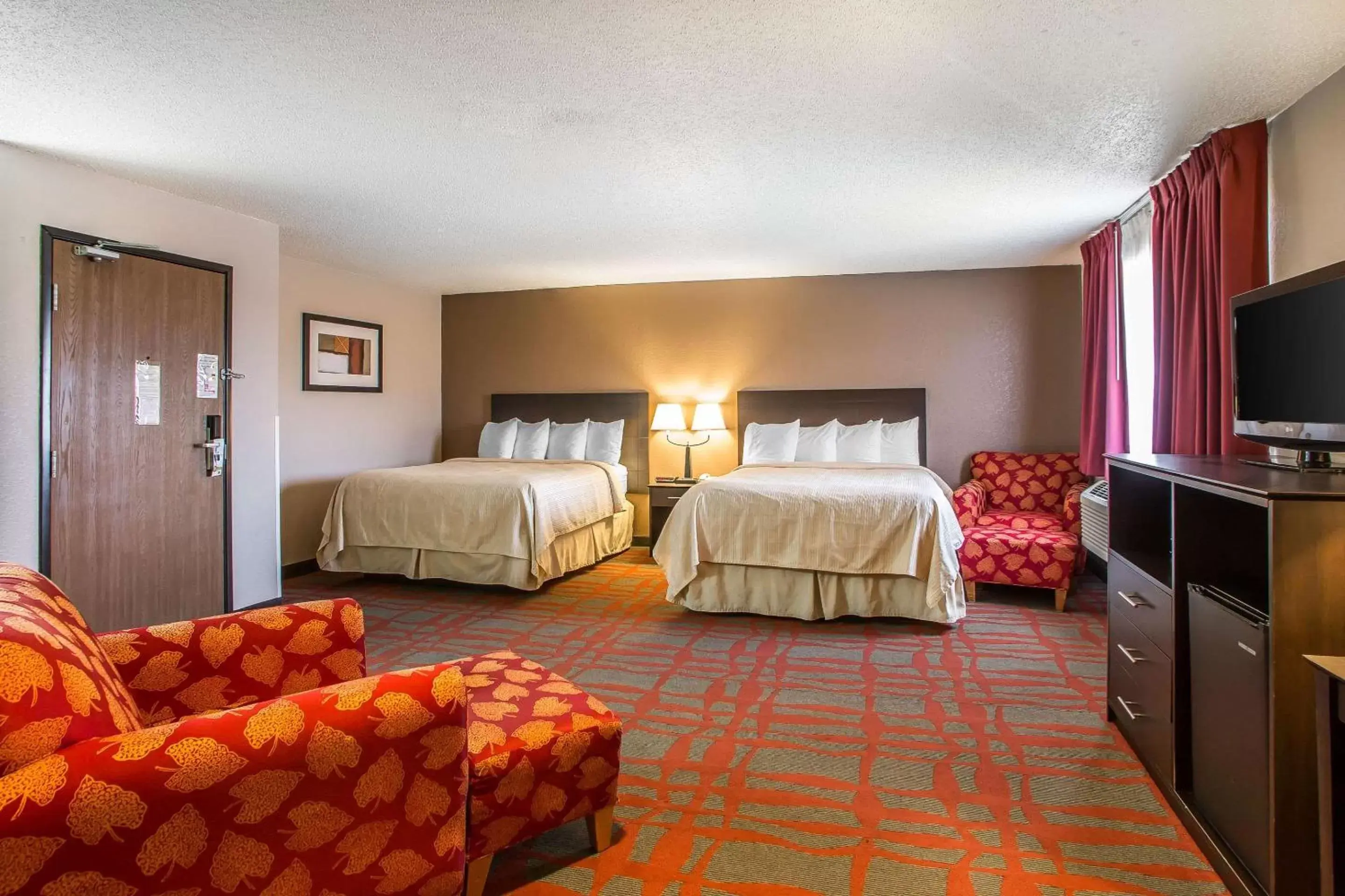 Photo of the whole room, Bed in Quality Inn & Suites West Bend