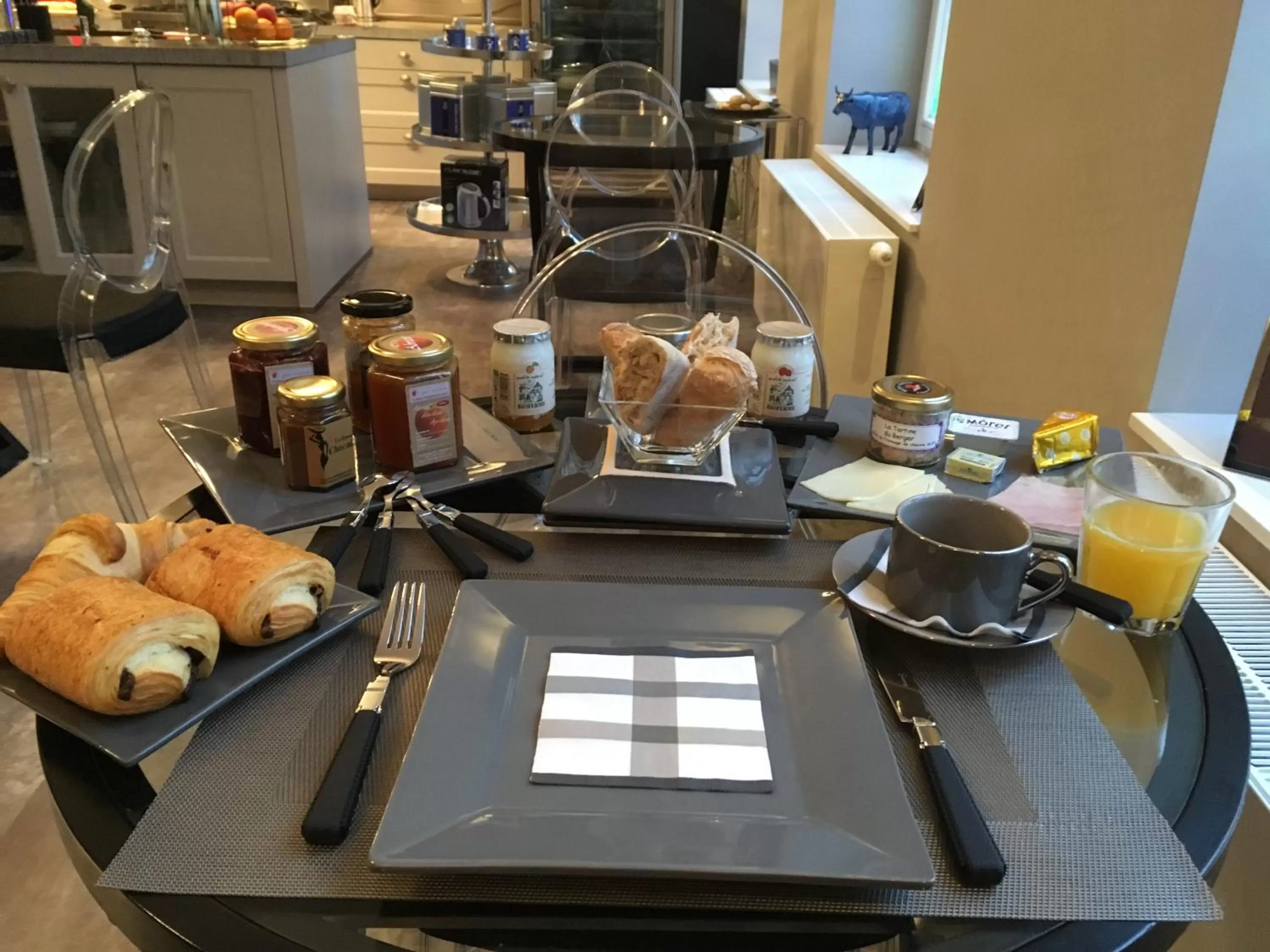 Restaurant/places to eat in All In One