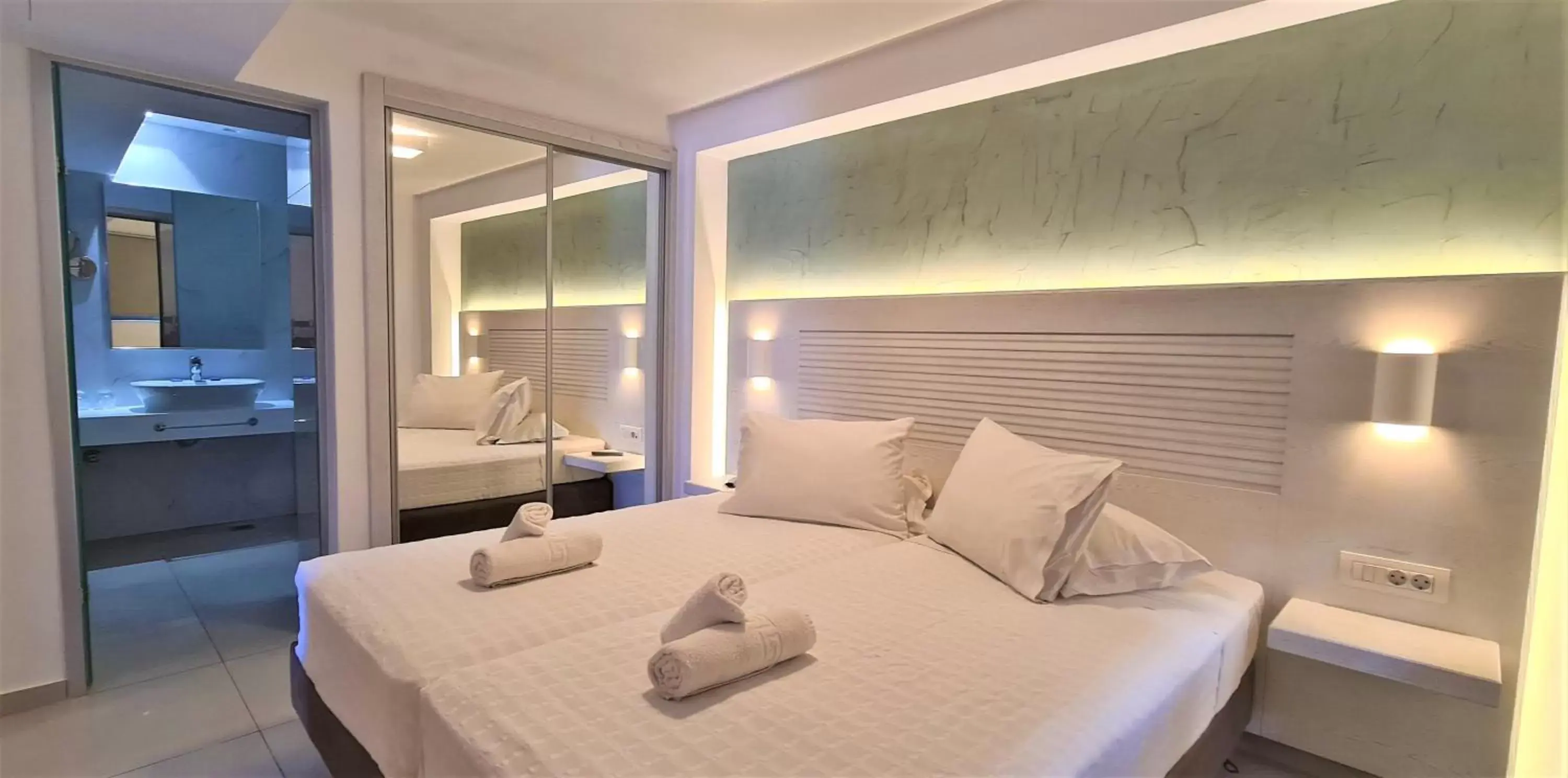 Bed in Apollon Hotel