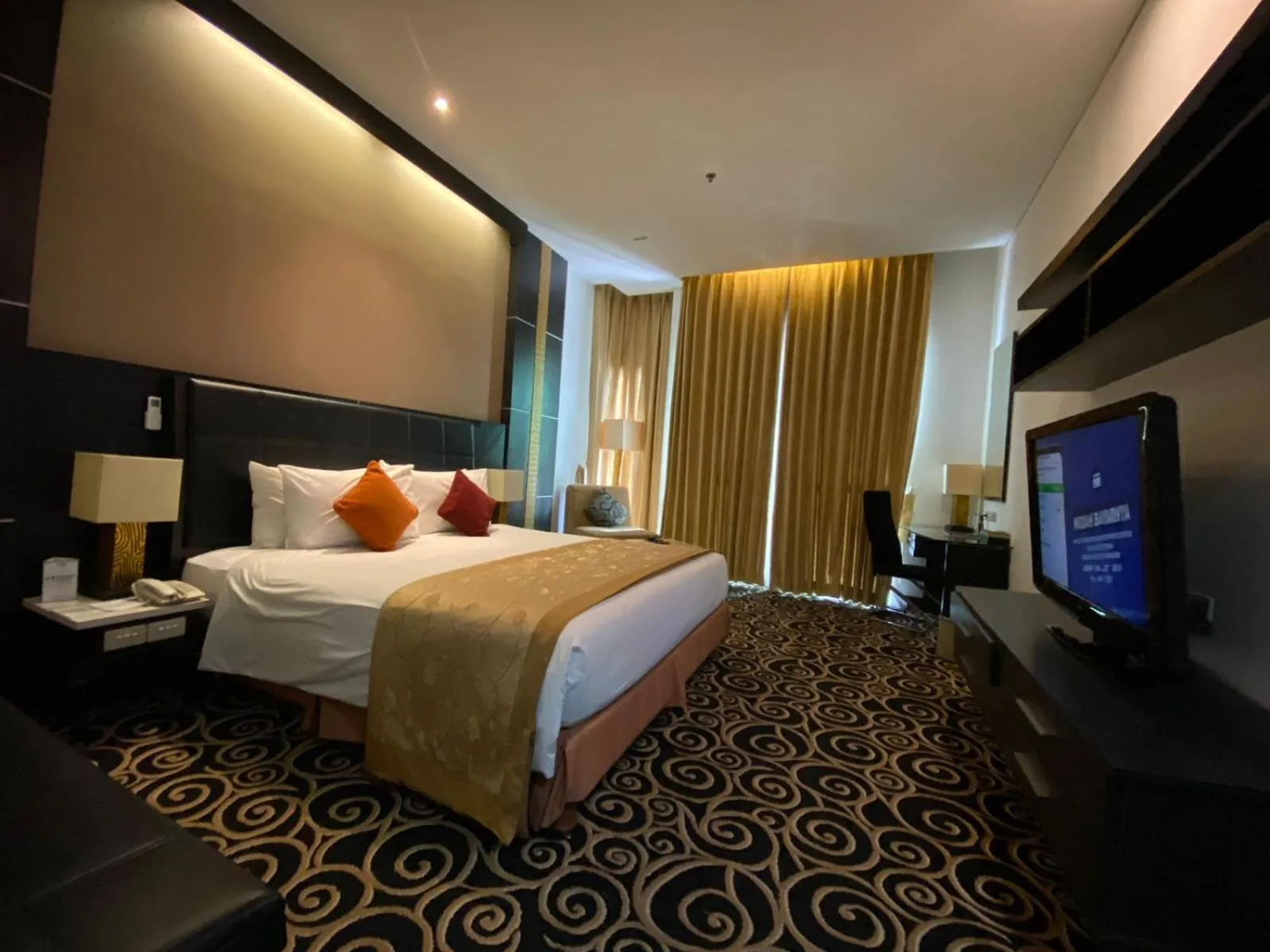 Bed in Golden Flower by KAGUM Hotels