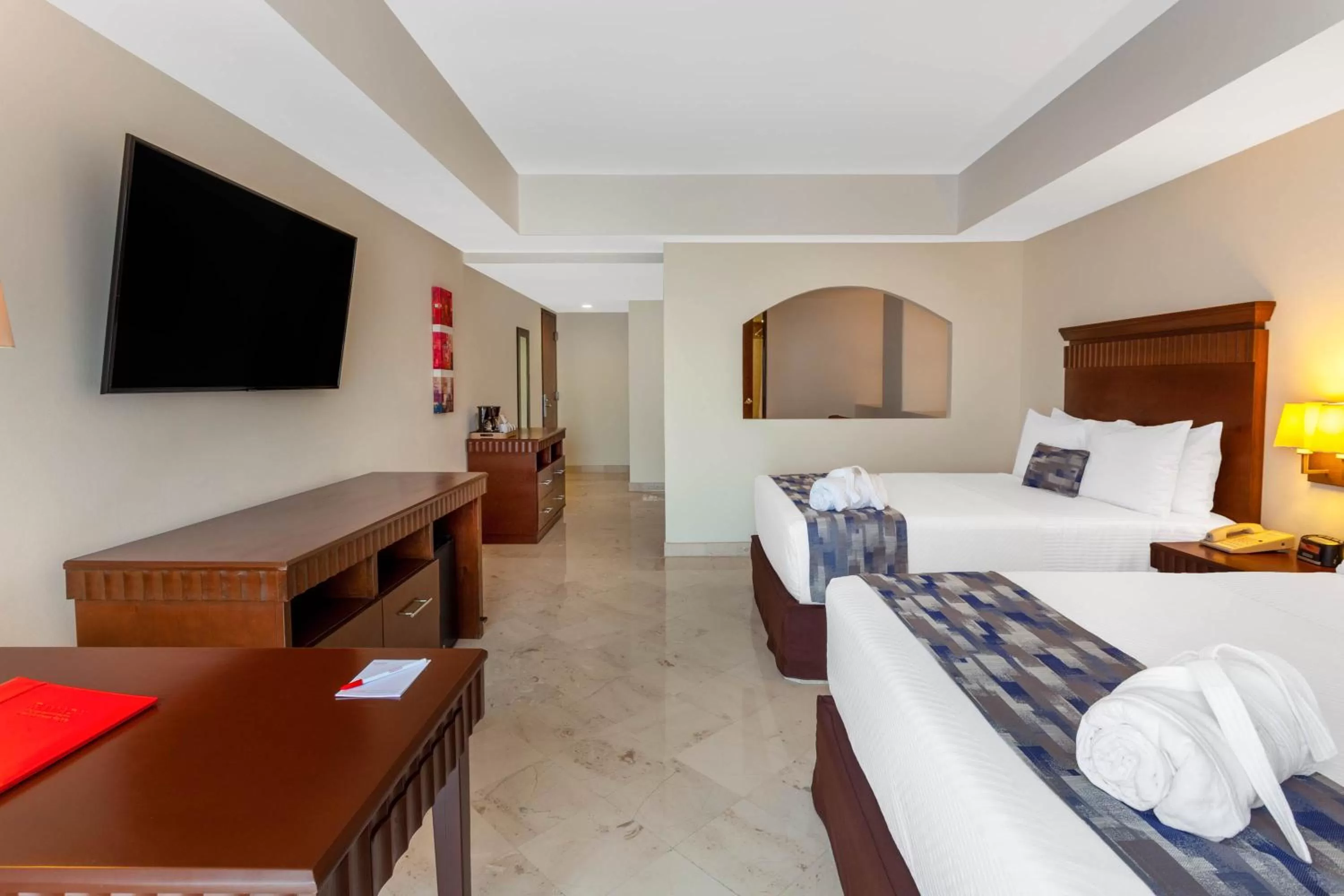 Photo of the whole room, Bed in Ramada Plaza by Wyndham Veracruz Boca del Rio