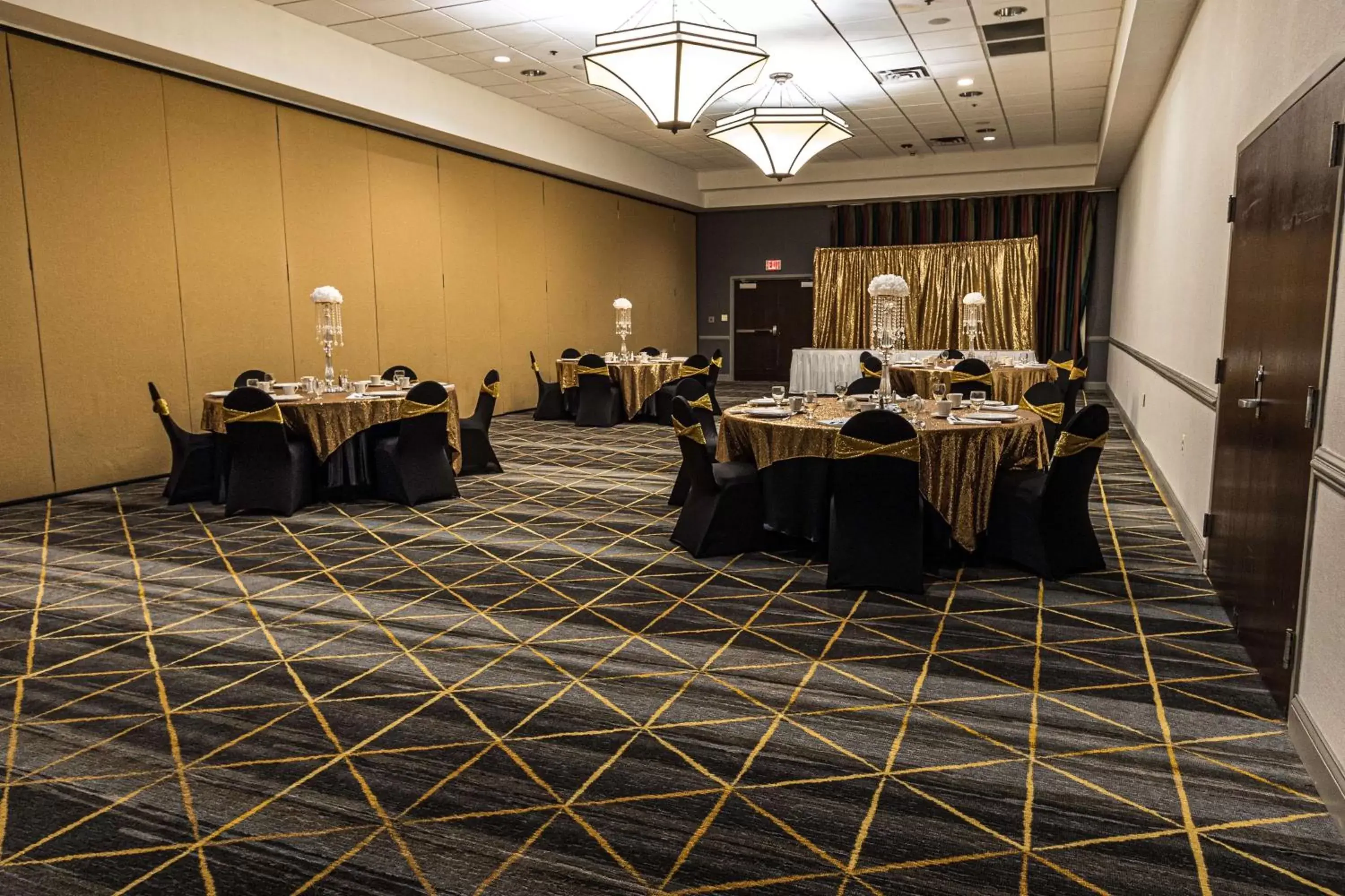 Banquet/Function facilities, Restaurant/Places to Eat in Gateway Hotel & Convention Center Best Western Premier Collection