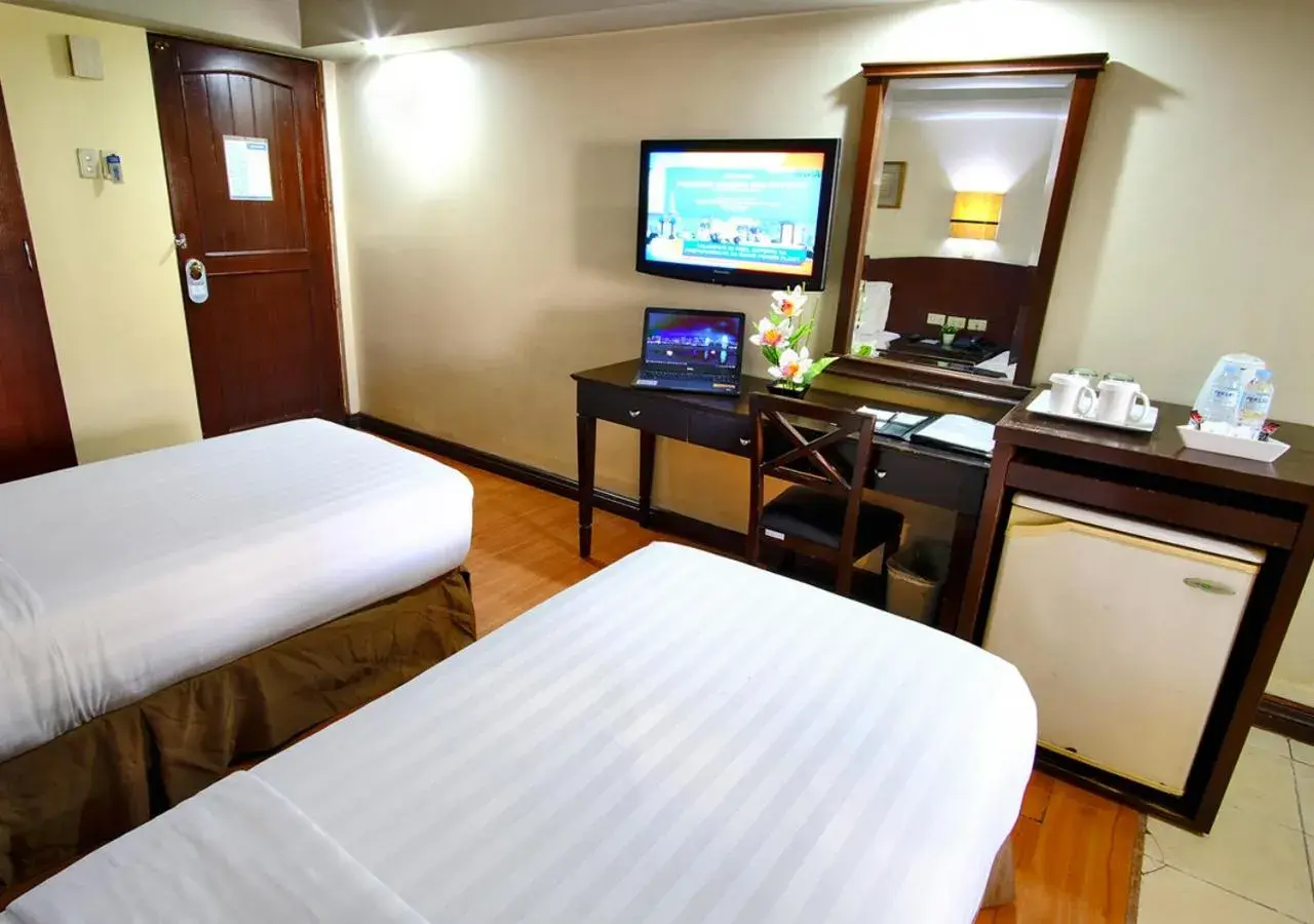 Bed, TV/Entertainment Center in Fersal Hotel Manila