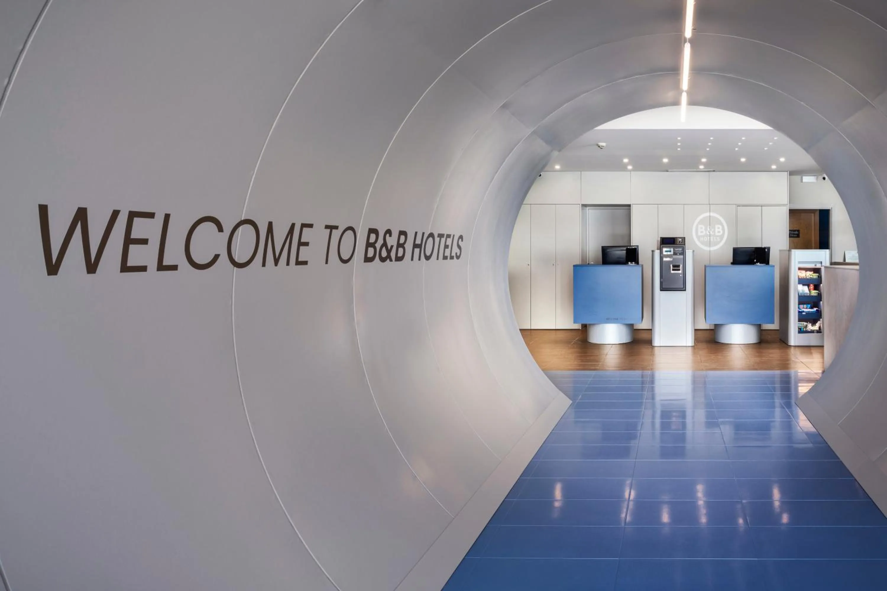 Lobby or reception in B&B HOTEL Madrid Aeropuerto T1 T2 T3