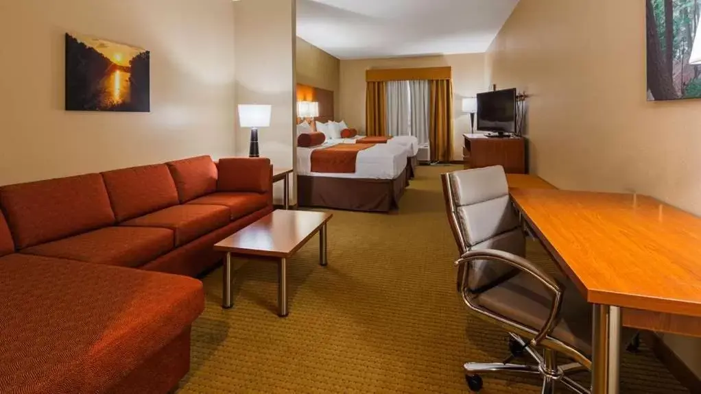 Seating Area in Best Western Plus Finger Lakes Inn & Suites