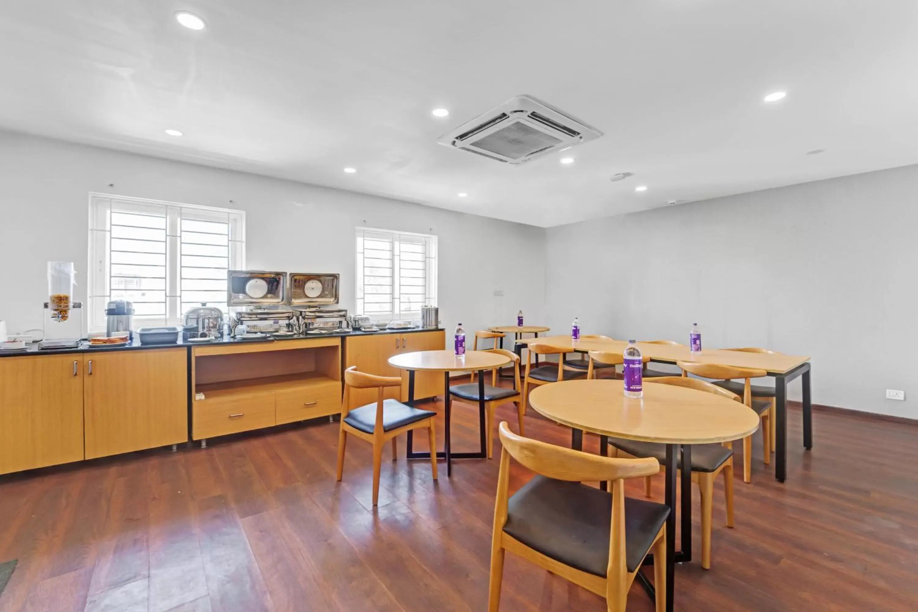 Restaurant/places to eat in UPAR Hotels Thoraipakkam, OMR Restaurant/places to eat in UPAR Hotels Thoraipakkam, OMR