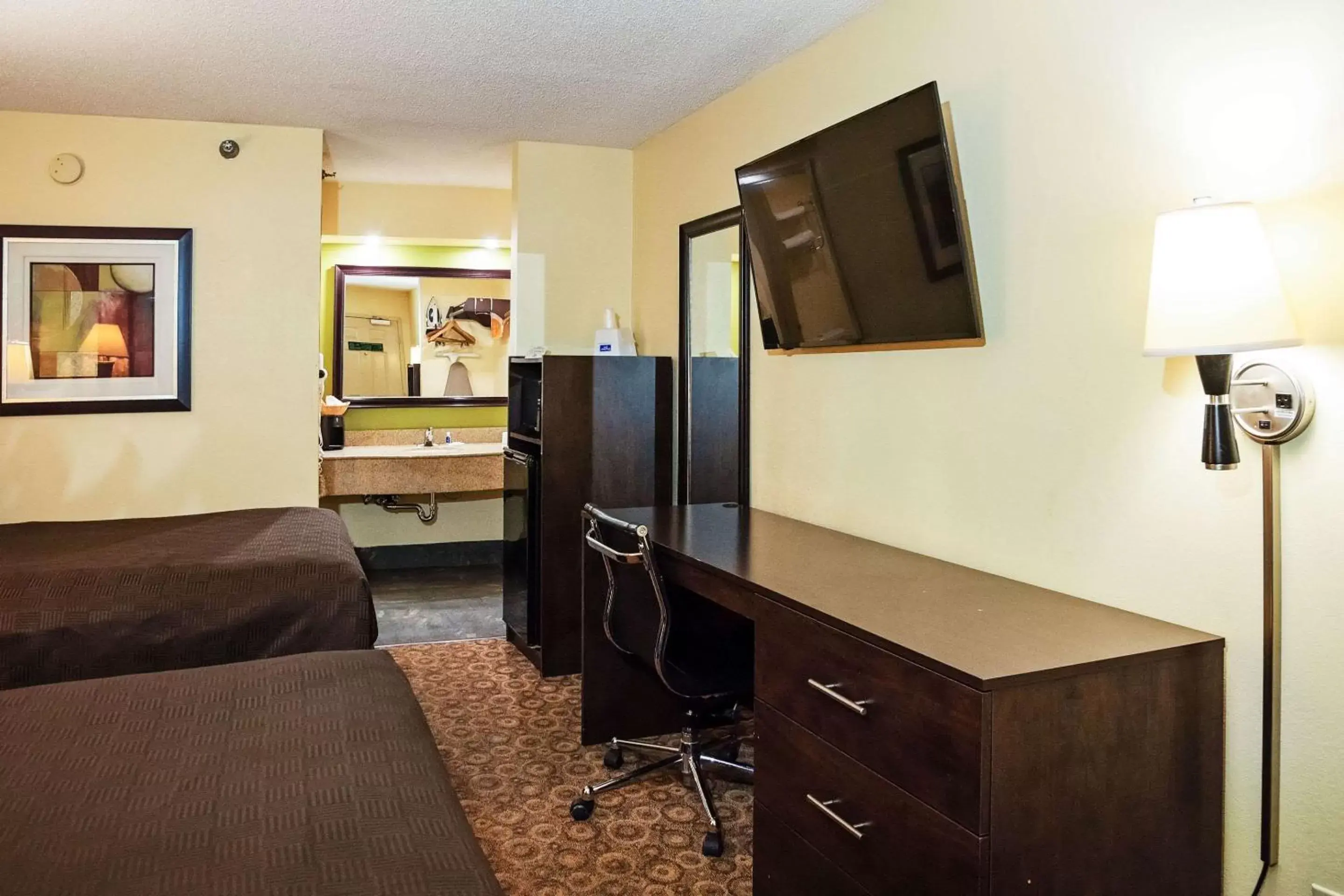 Photo of the whole room, TV/Entertainment Center in Rodeway Inn & Suites