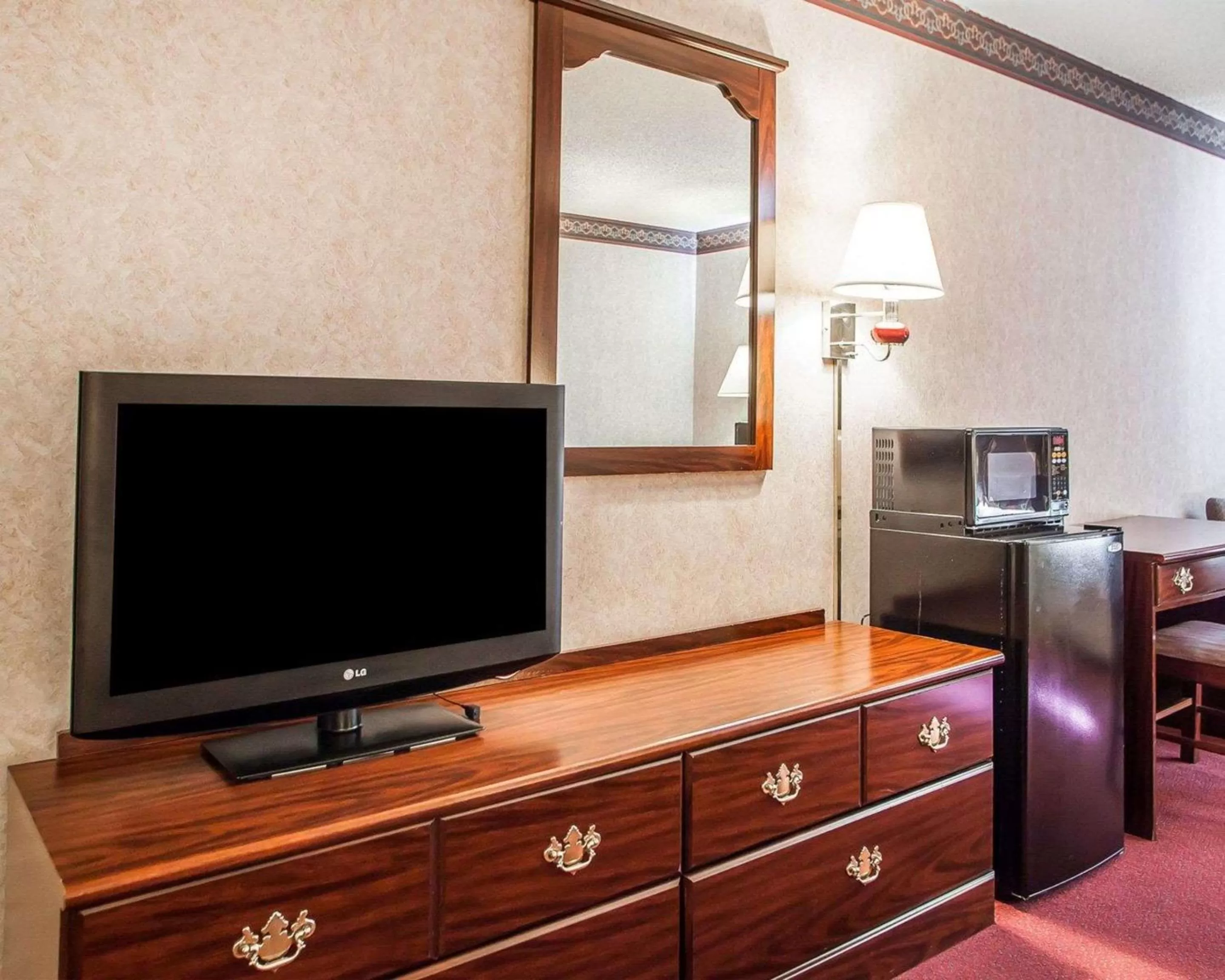 Photo of the whole room in Quality Inn Midway