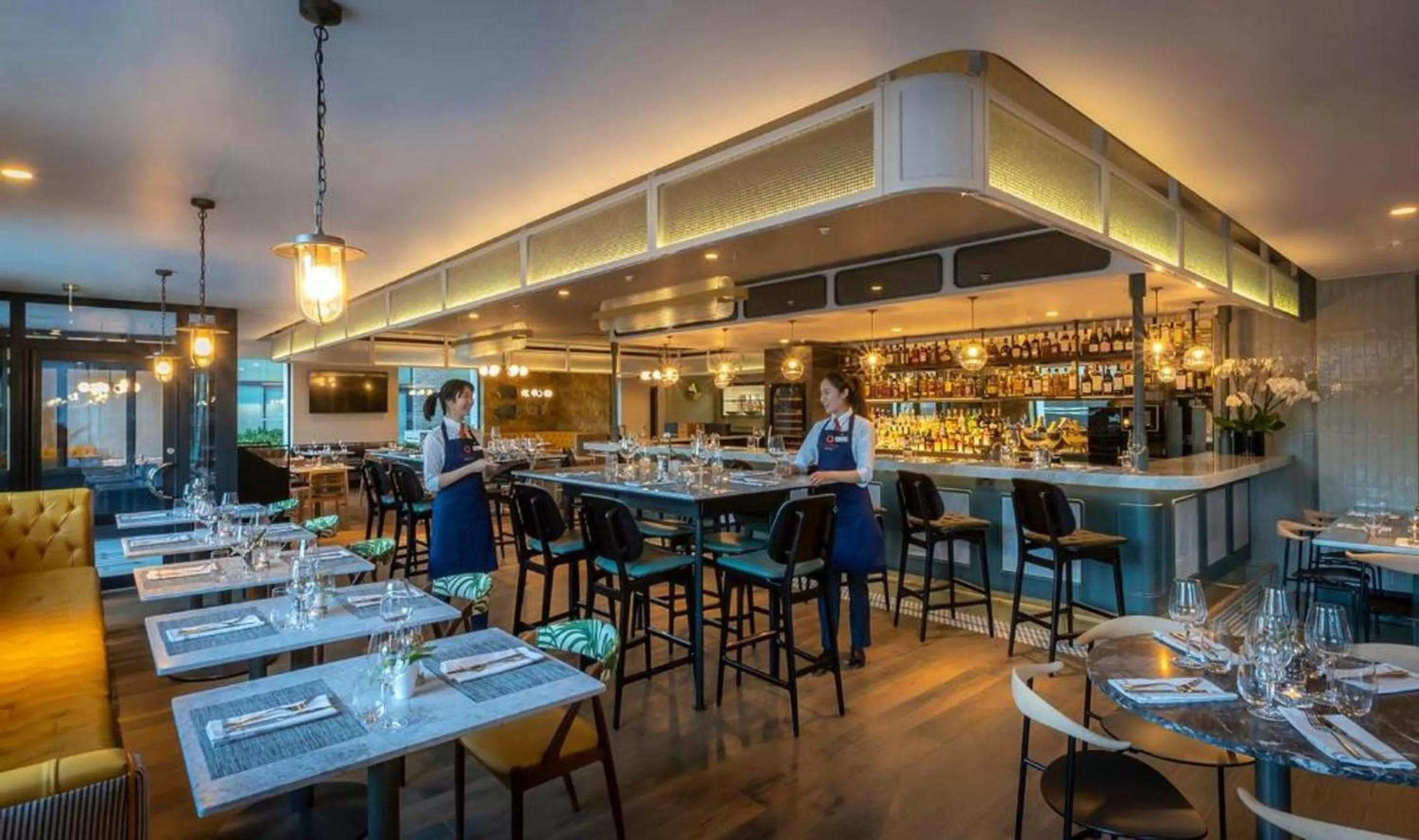 Restaurant/places to eat in Clayton Hotel City of London