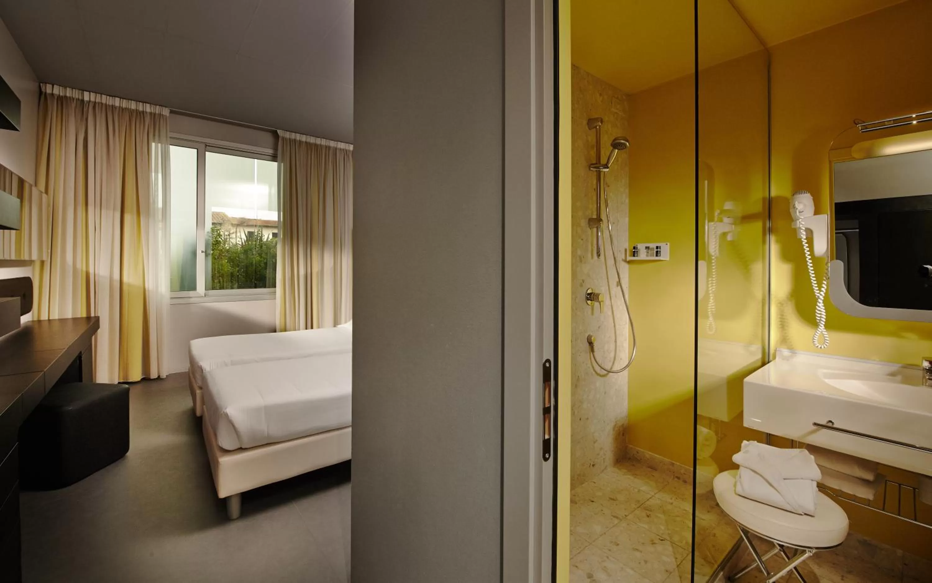 Bathroom, Bed in San Ranieri Hotel