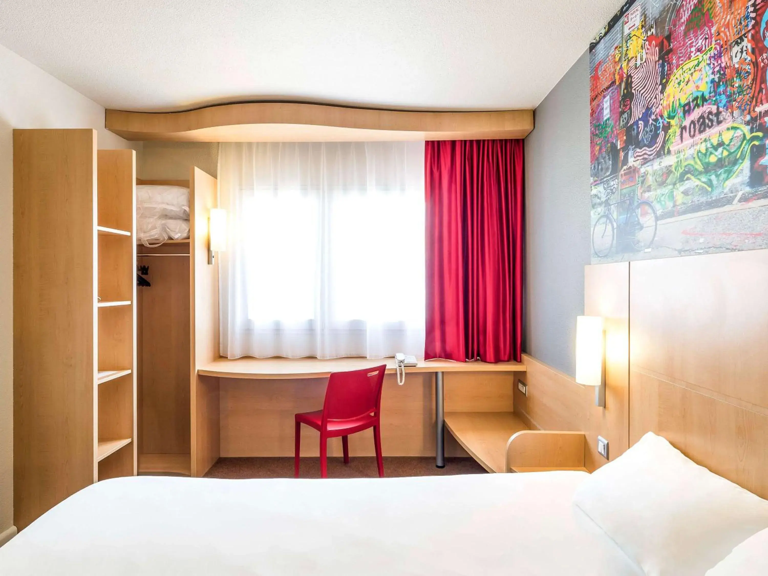 Photo of the whole room, Bed in ibis Marne La Vallée Val d'Europe