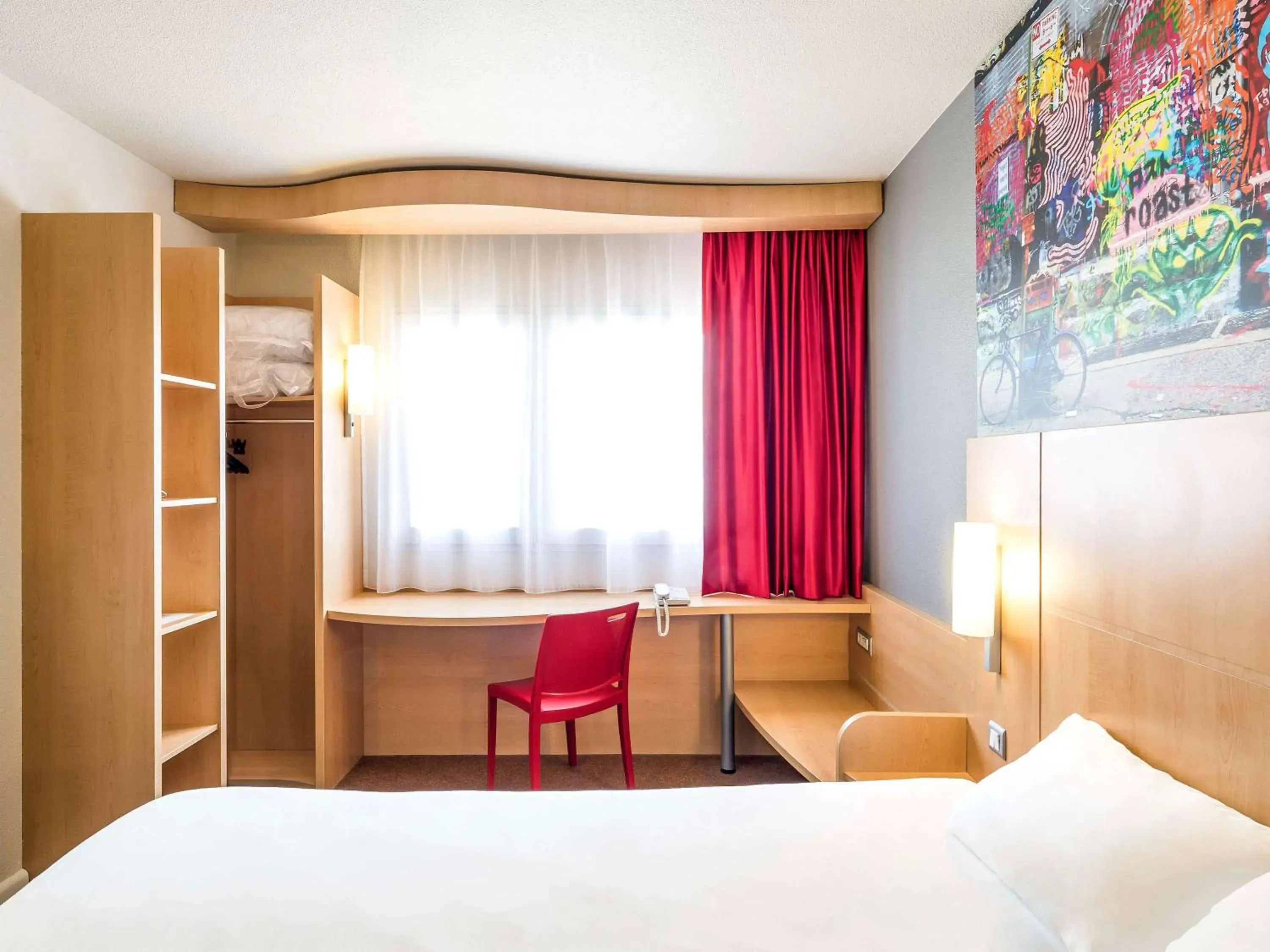 Photo of the whole room, Bed in ibis Marne La Vallée Val d'Europe Photo of the whole room, Bed in ibis Marne La Vallée Val d'Europe