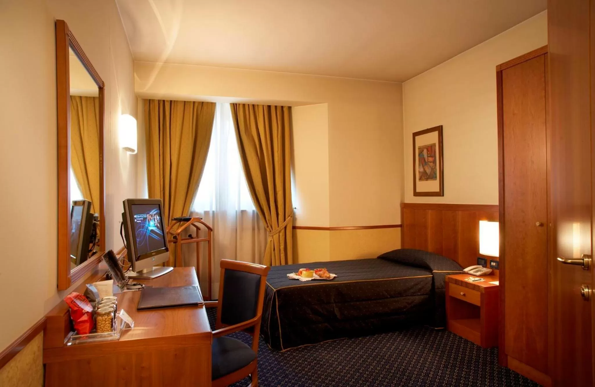 Photo of the whole room, Bed in Pacific Hotel Fortino
