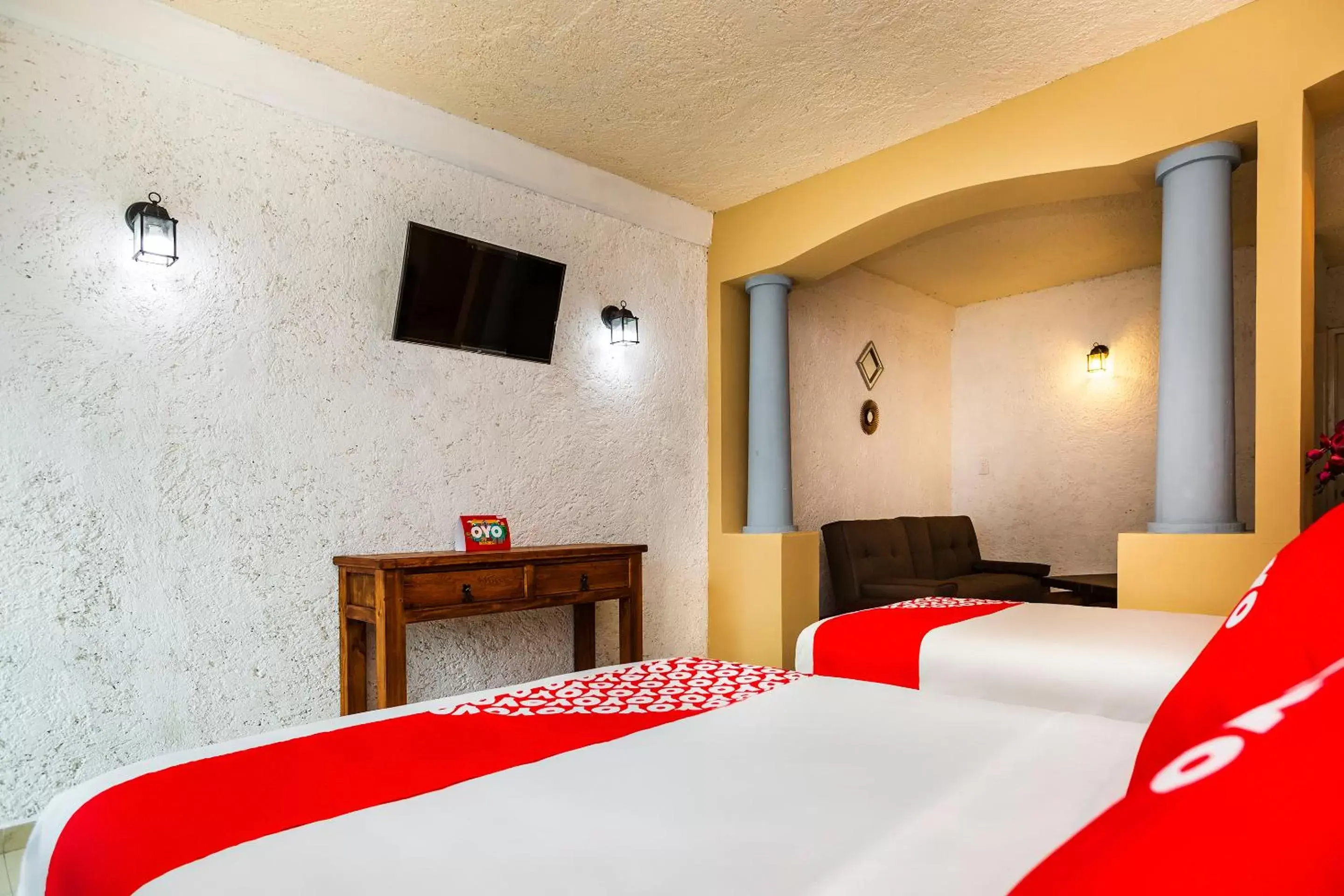 Bedroom, Bed in OYO Hotel Dos Mundos,Aeropuerto Internacional de Cozumel