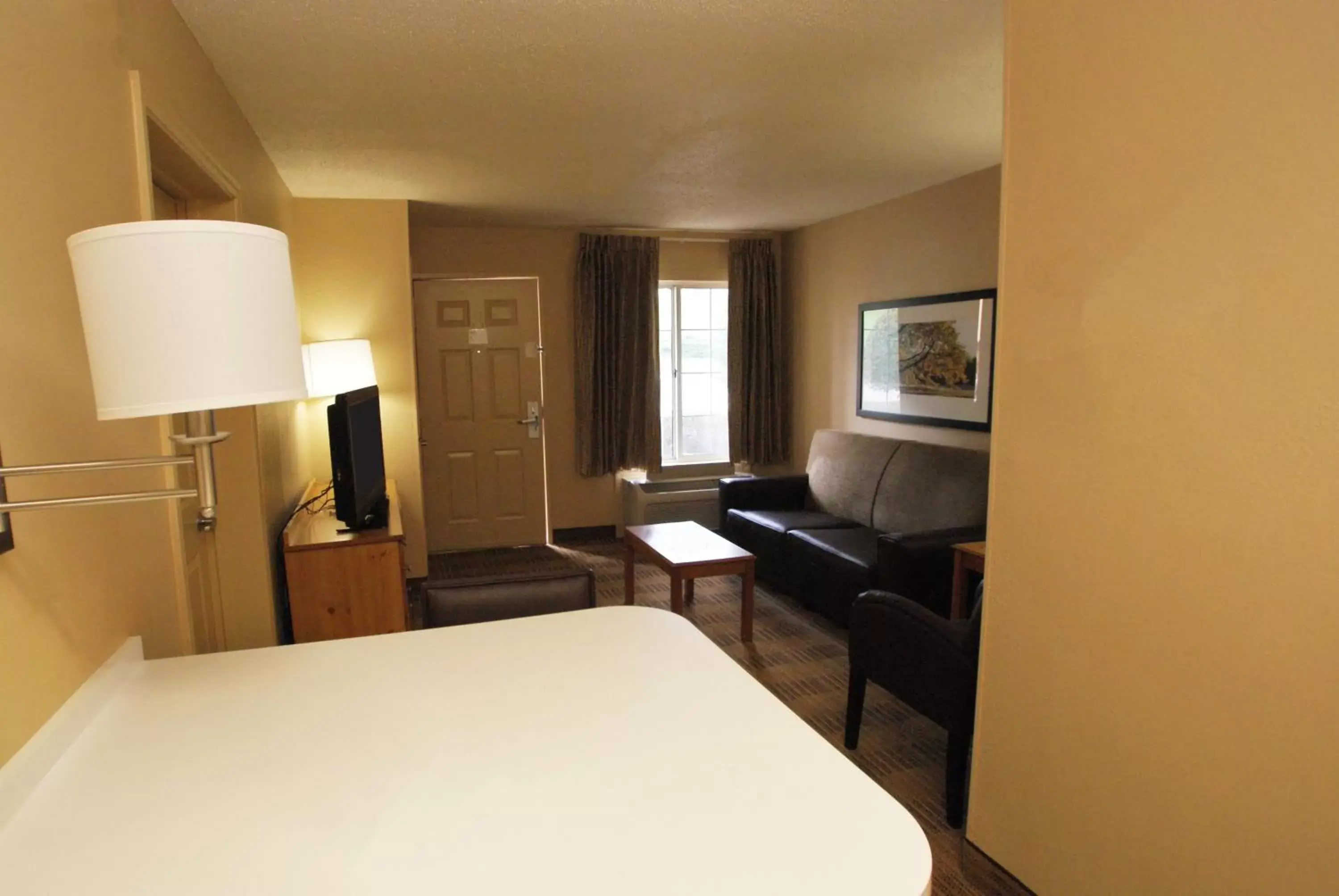 Living room in Extended Stay America Suites - San Diego - Sorrento Mesa