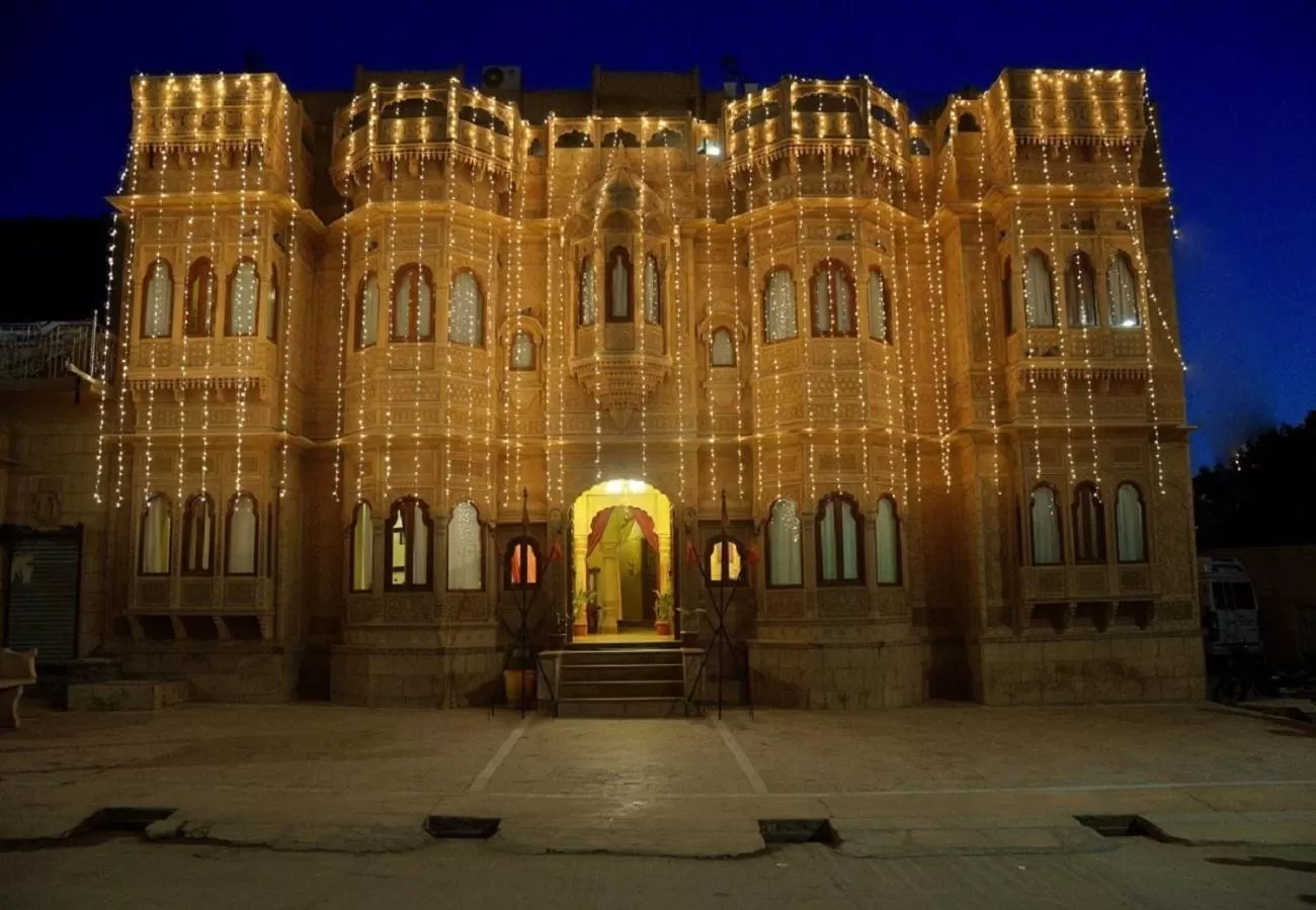 Night in Hotel Lal Garh Fort And Palace