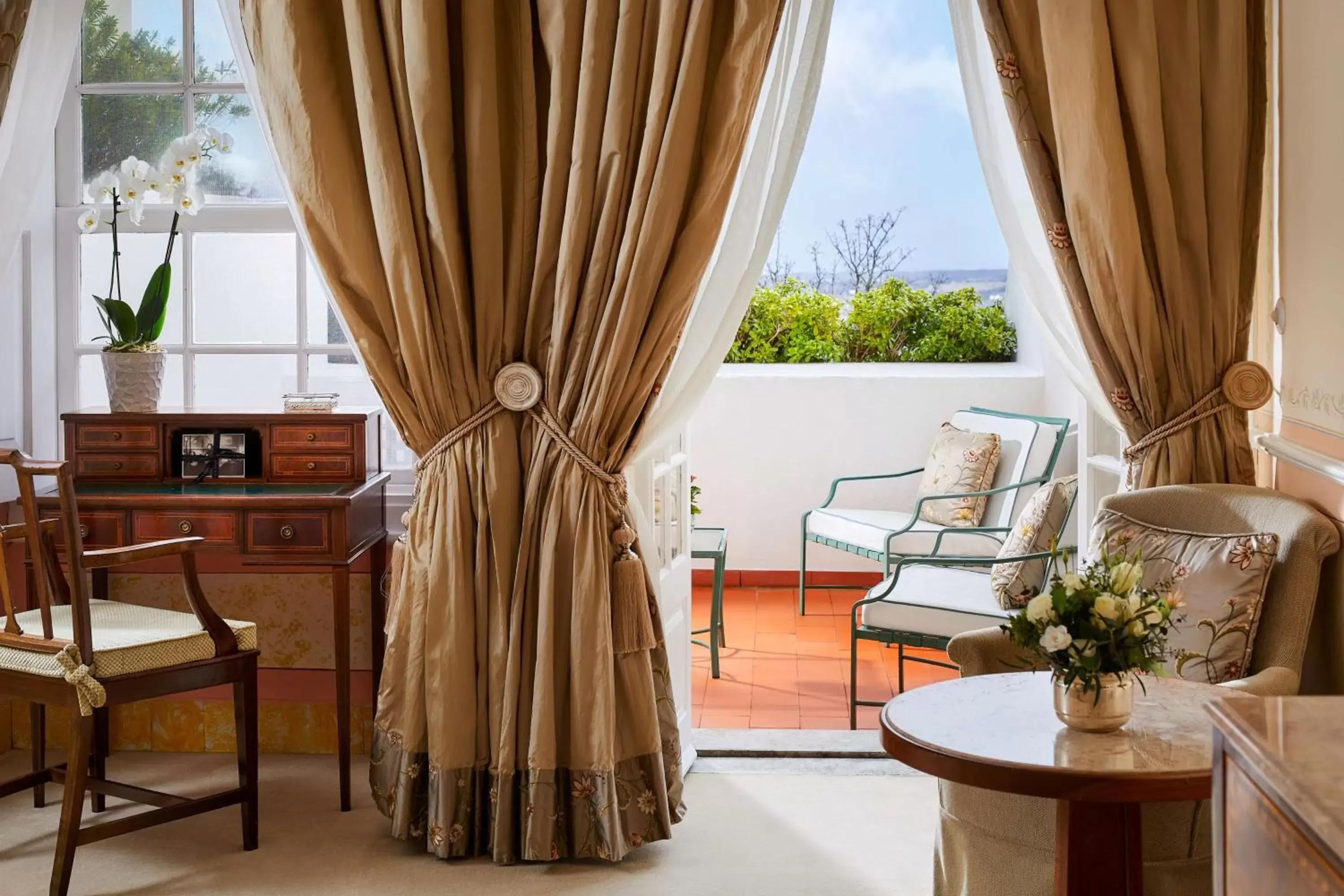 Bedroom in Tivoli Palácio de Seteais Sintra Hotel - The Leading Hotels of the World