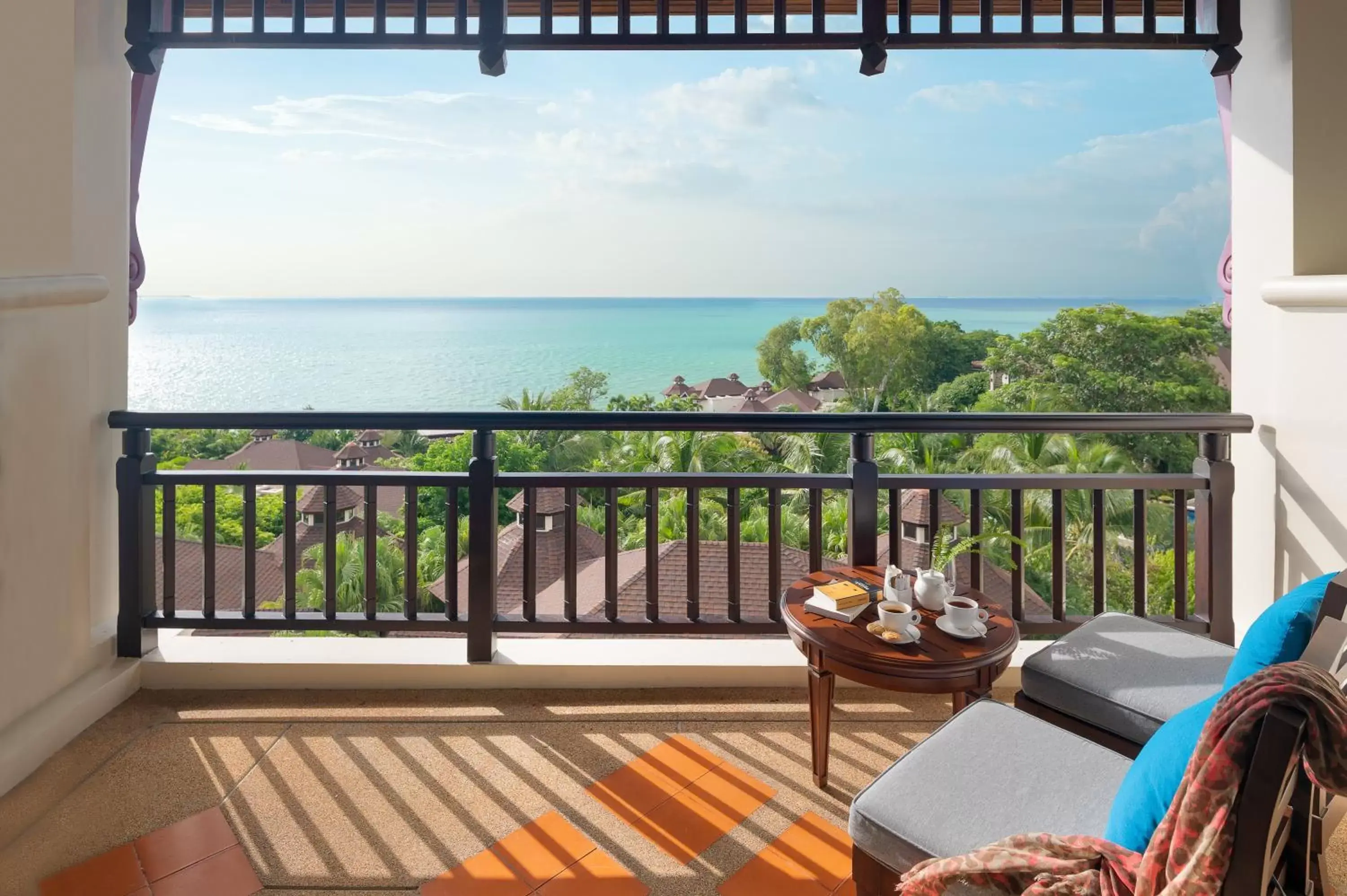 Photo of the whole room, Balcony/Terrace in InterContinental Pattaya Resort, an IHG Hotel