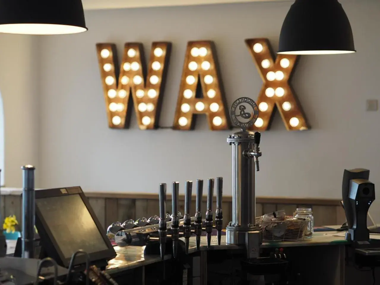 Restaurant/Places to Eat in Wax, Watergate