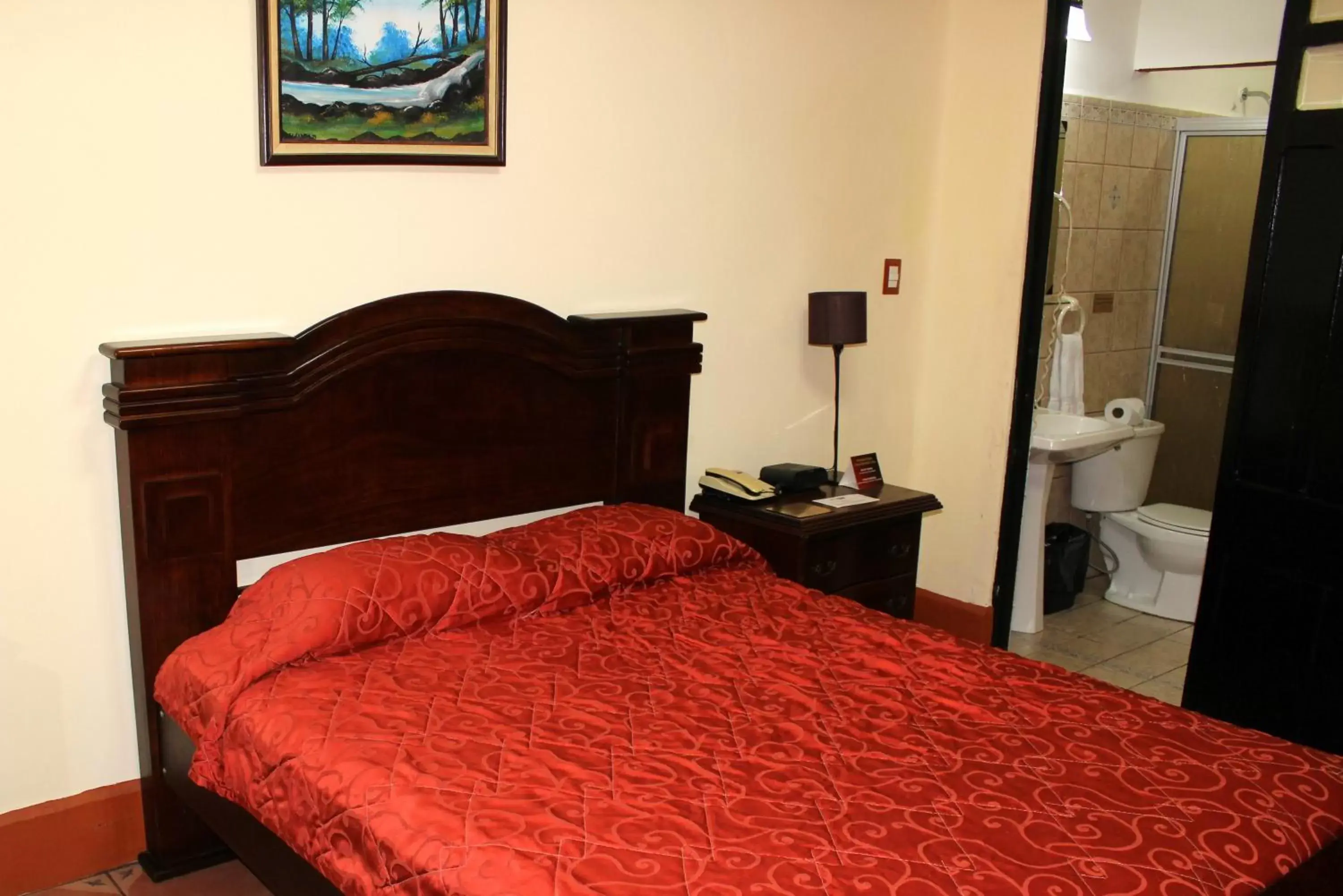 Bedroom, Bed in Sportsmens Lodge