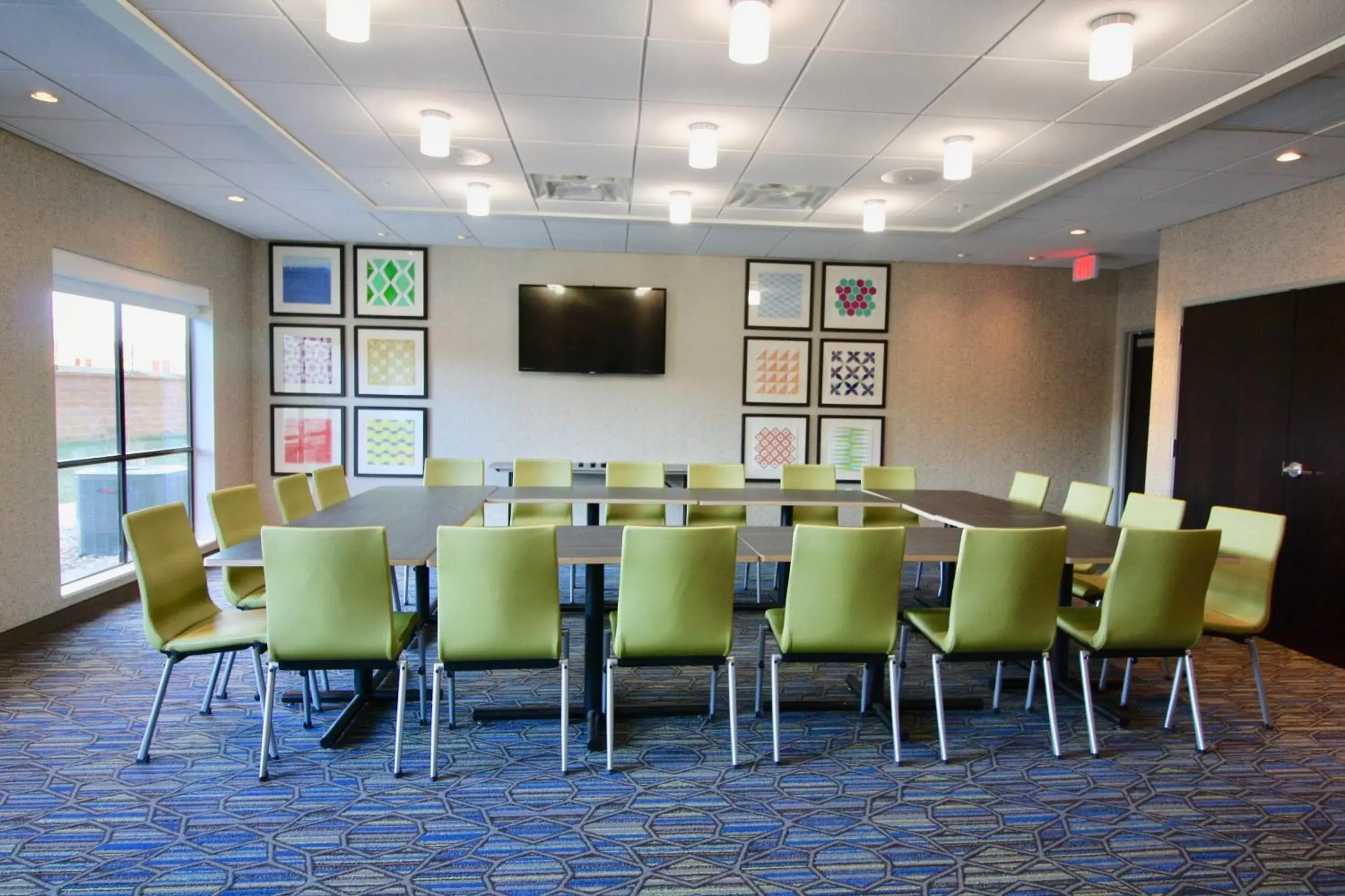Meeting/conference room in Holiday Inn Express & Suites - Kirksville - University Area, an IHG Hotel