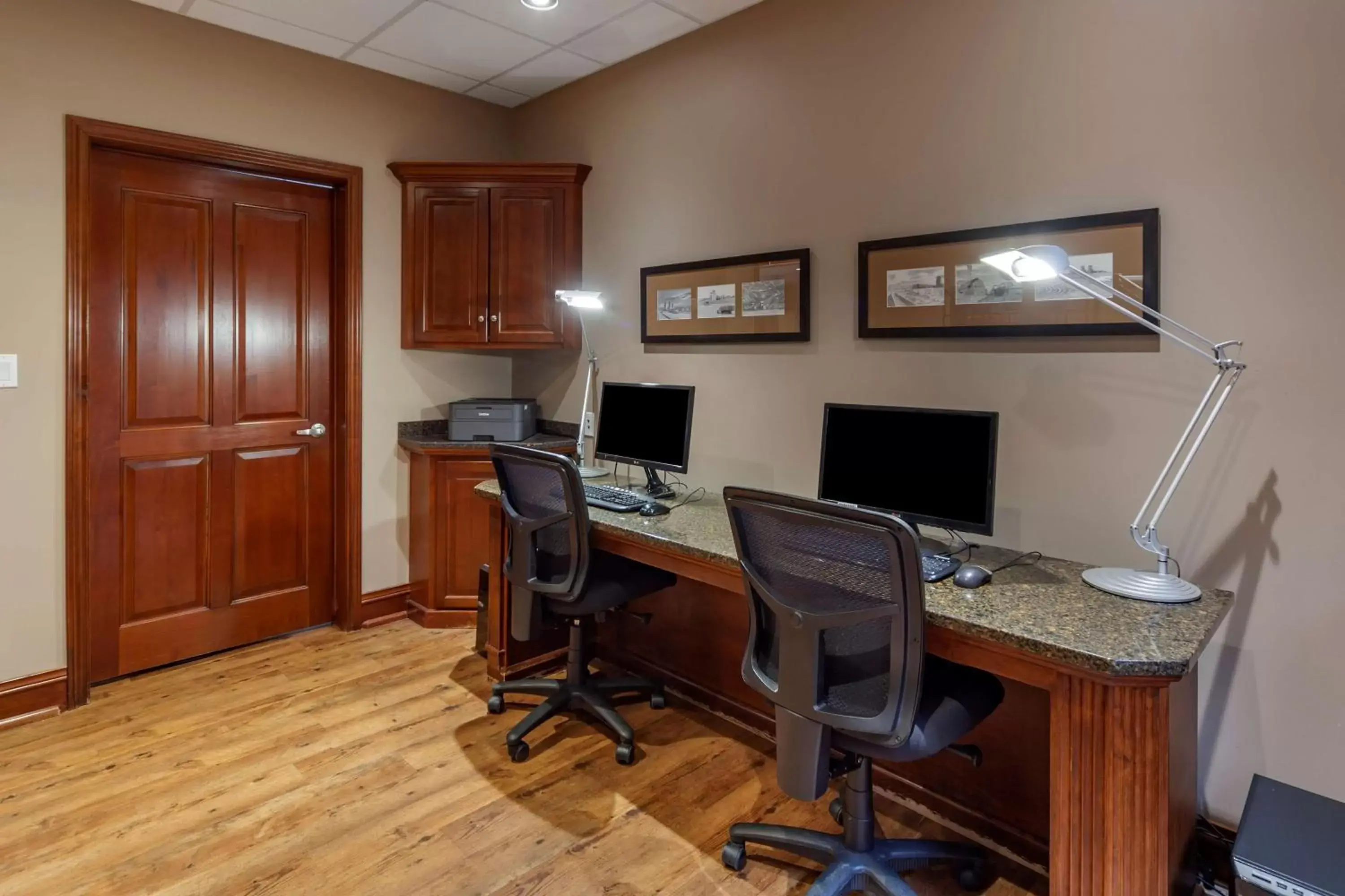 Business facilities, TV/Entertainment Center in Best Western Plus Meridian