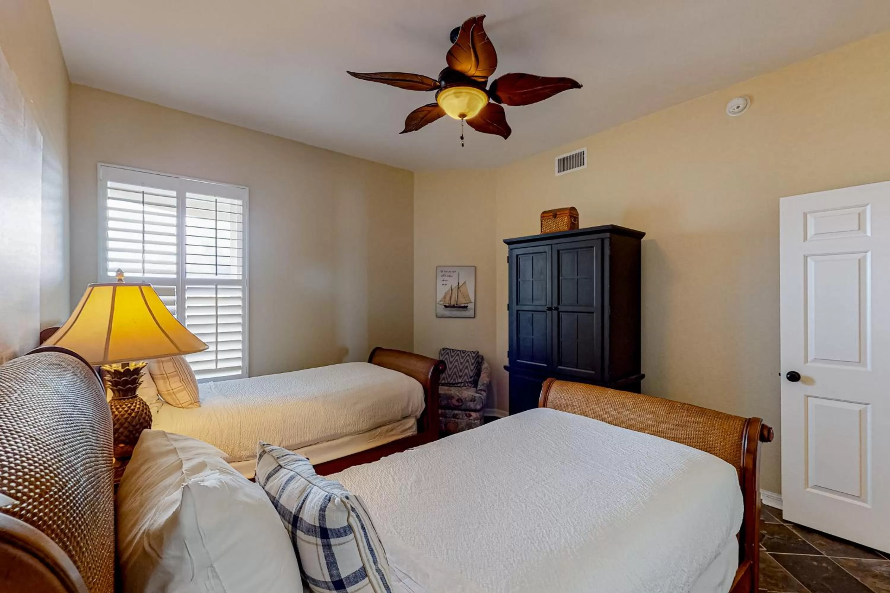 Bed in Spanish Key 304