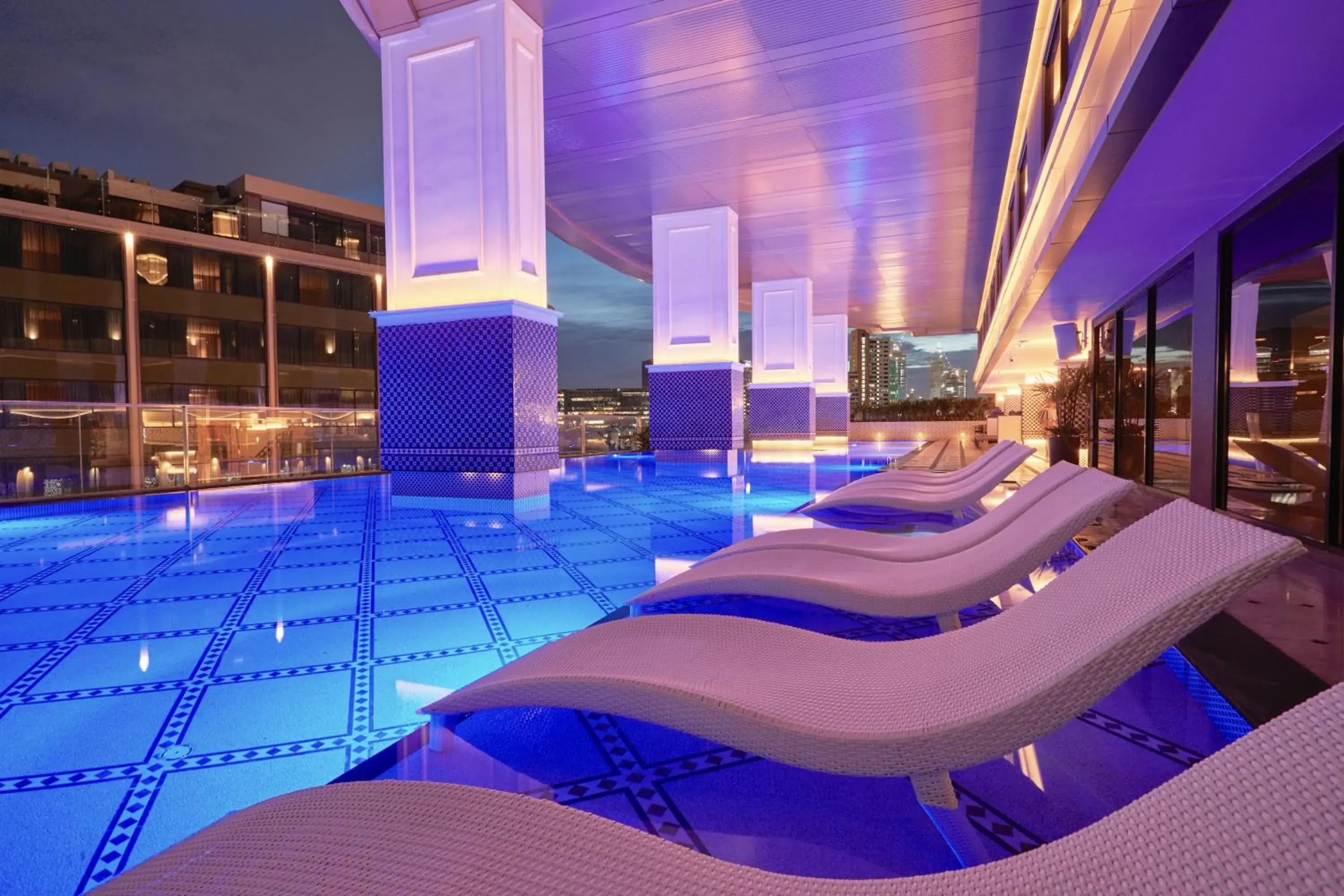Pool view, Swimming Pool in Valia Hotel Bangkok