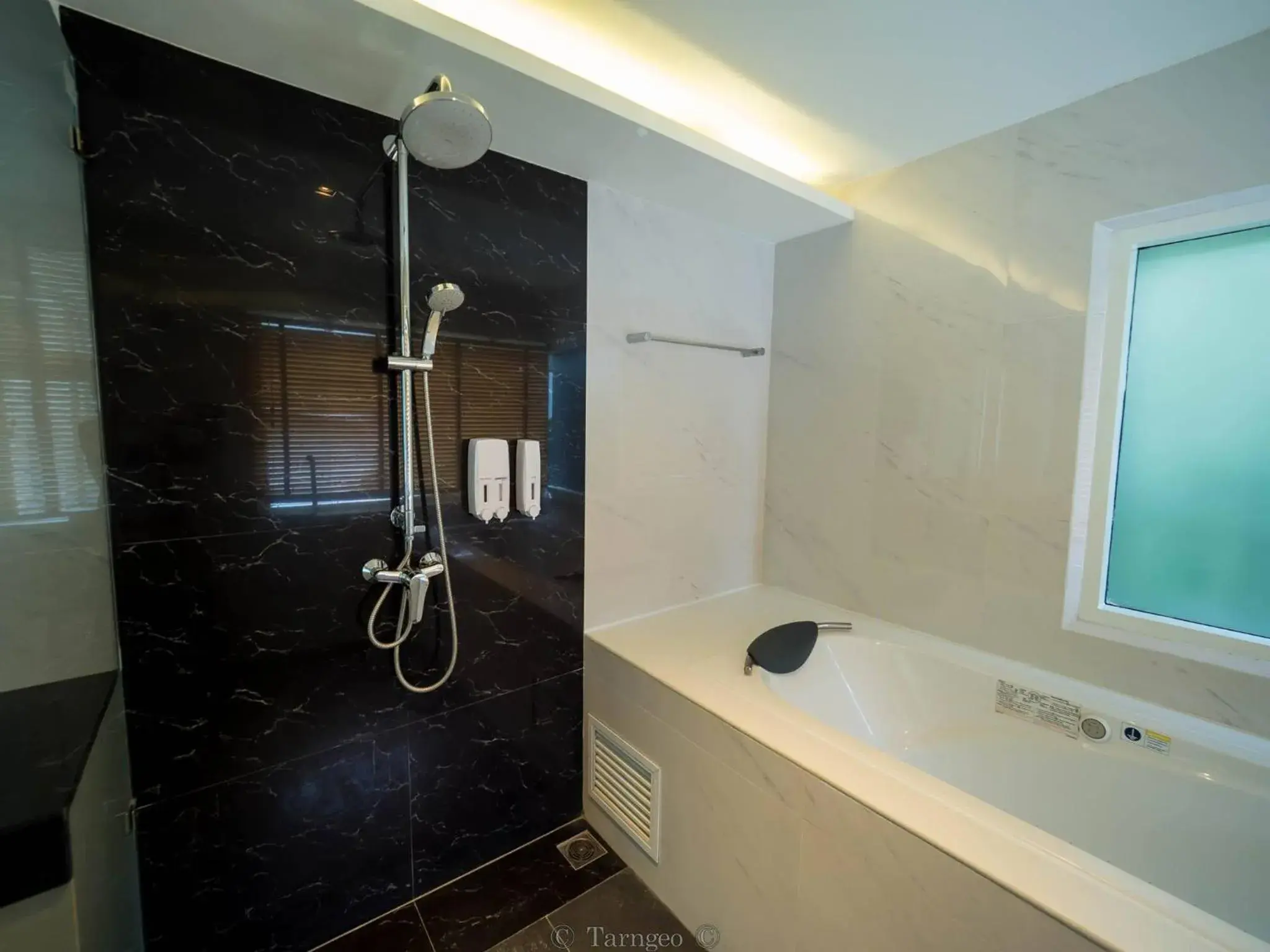 Bathroom in Cliff Lanta Suite-Koh Lanta Krabi