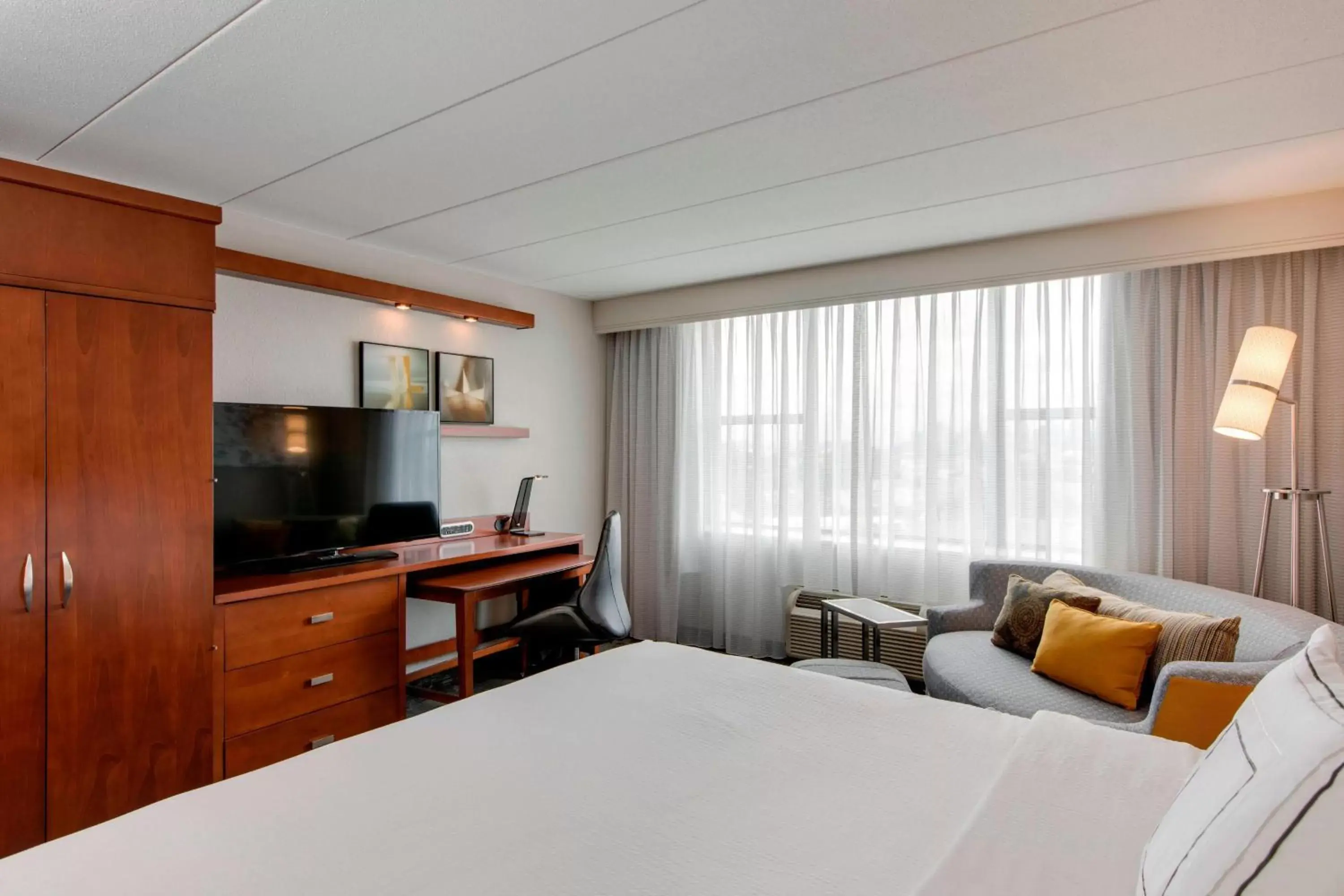 Photo of the whole room, TV/Entertainment Center in Courtyard by Marriott Boston Logan Airport