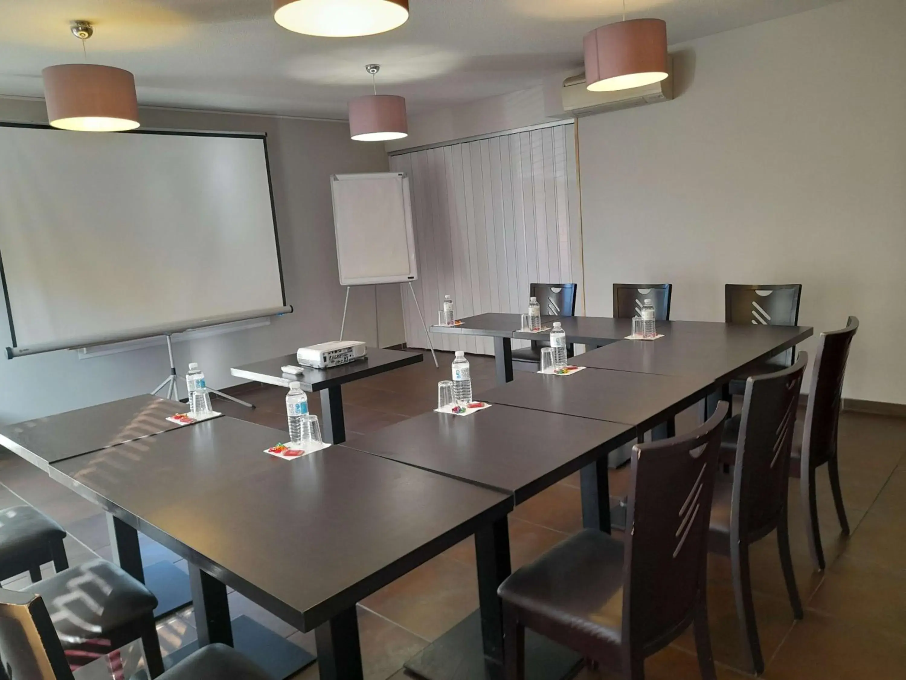 Meeting/conference room in Brit Hotel Confort Montauban